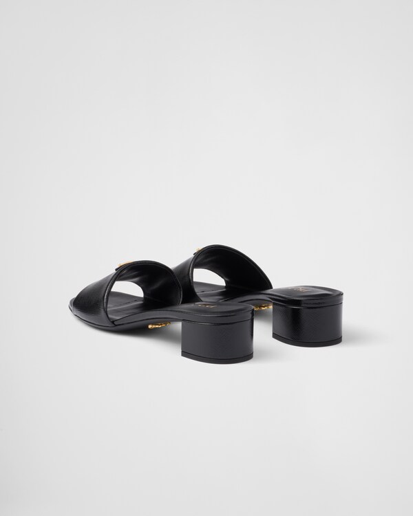 Sandália em couro Saffiano envernizado Sandália em couro Saffiano envernizado