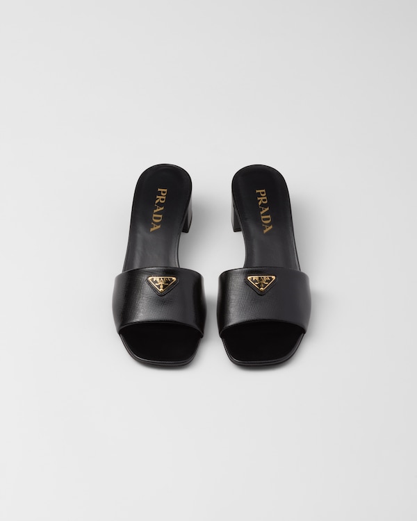 Sandália em couro Saffiano envernizado Sandália em couro Saffiano envernizado