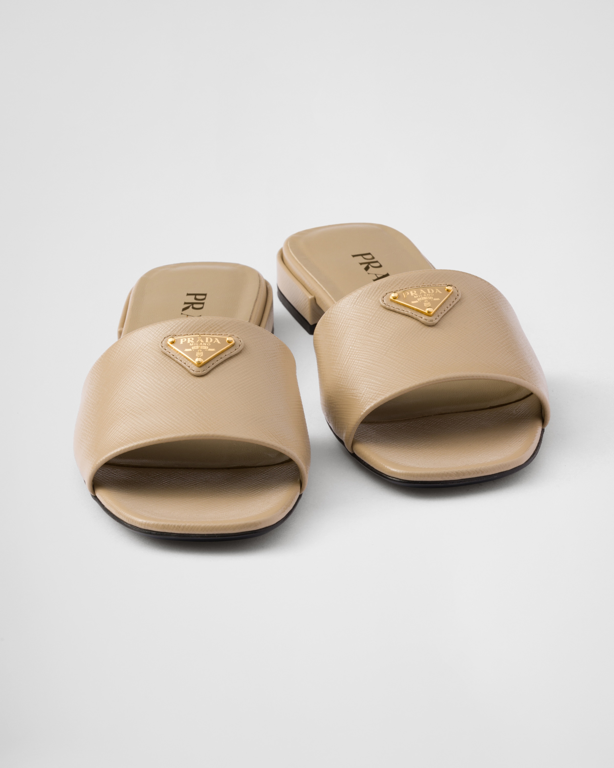 【PRADA】サフィアーノレザースライド Sand Beige Saffiano patent leather slides | PRADA