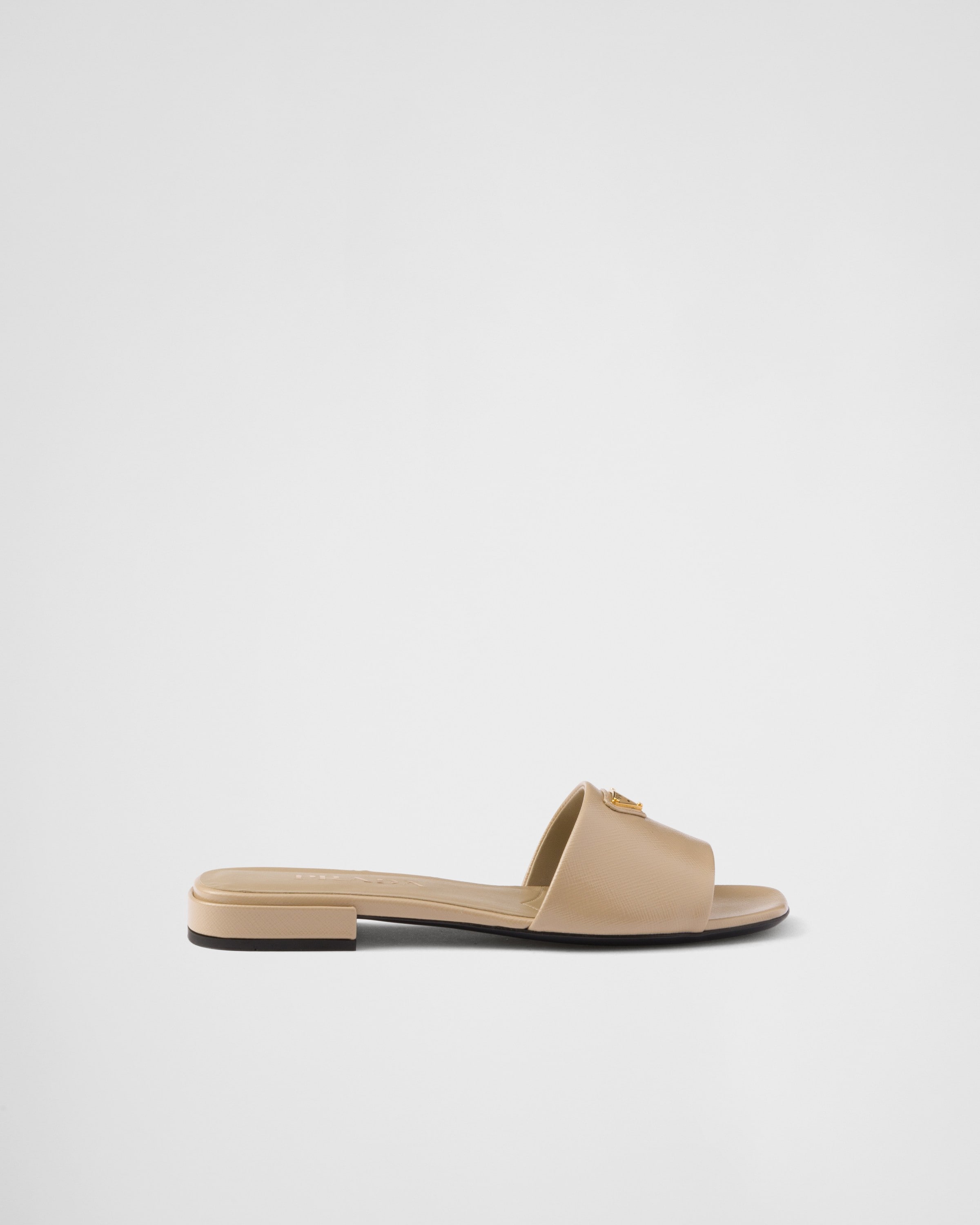 Prada Pantoletten Aus Saffiano-lackleder In Sand Beige