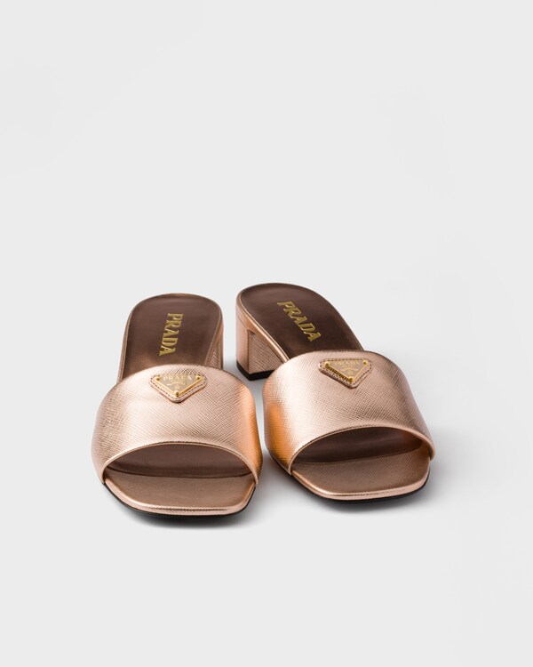 صندل مفتوح من الخلف من جلد "سافيانو" اللمّاع - زهري فاتح صندل مفتوح من الخلف من جلد "سافيانو" اللمّاع - زهري فاتح