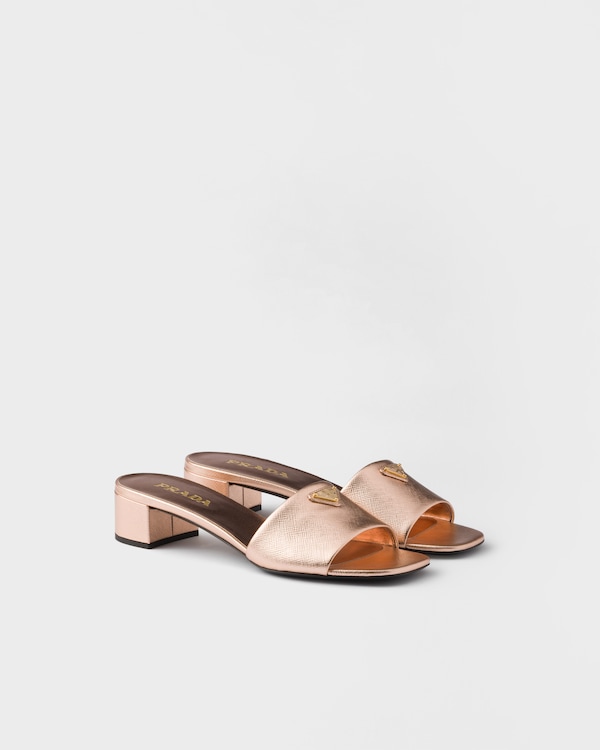 صندل مفتوح من الخلف من جلد "سافيانو" اللمّاع - زهري فاتح صندل مفتوح من الخلف من جلد "سافيانو" اللمّاع - زهري فاتح