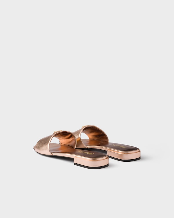 صندل من جلد "سافيانو" لمّاع - زهري فاتح صندل من جلد "سافيانو" لمّاع - زهري فاتح