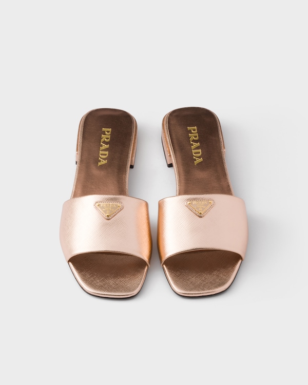 صندل من جلد "سافيانو" لمّاع - زهري فاتح صندل من جلد "سافيانو" لمّاع - زهري فاتح