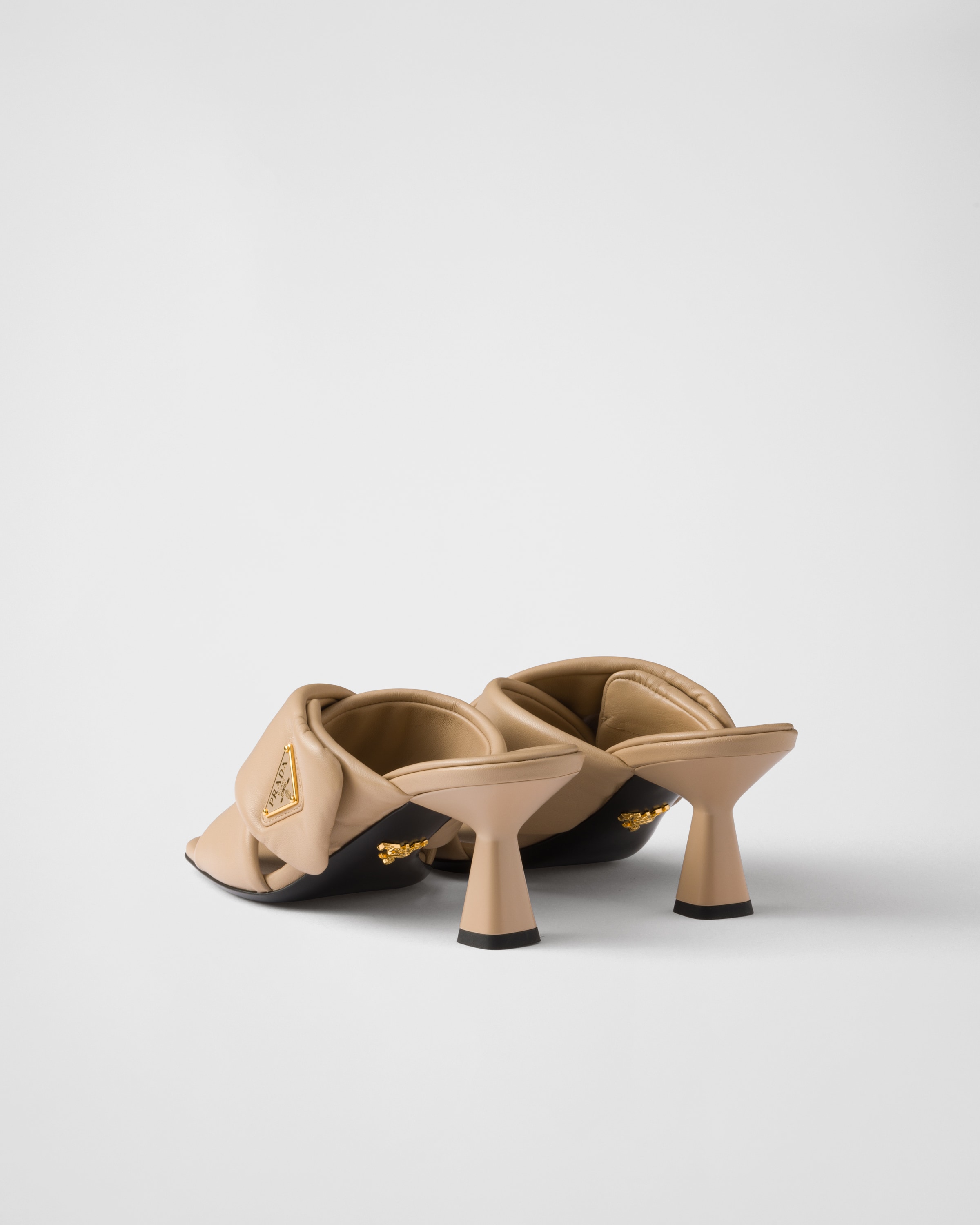 サンダル・ミュール PRADA 1XX754_2DL8_F0036 PADDED NAPPA LEATHER SANDALS Sand Beige Padded Nappa Leather Sandals | PRADA