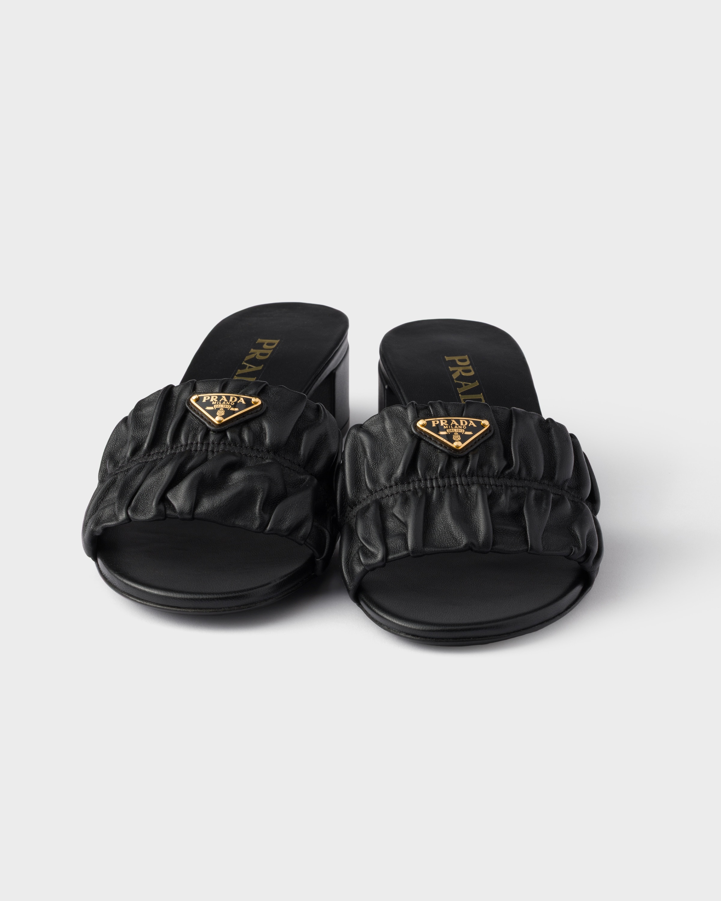 ブラック マテラッセレザー スライドサンダル | PRADA - 日本