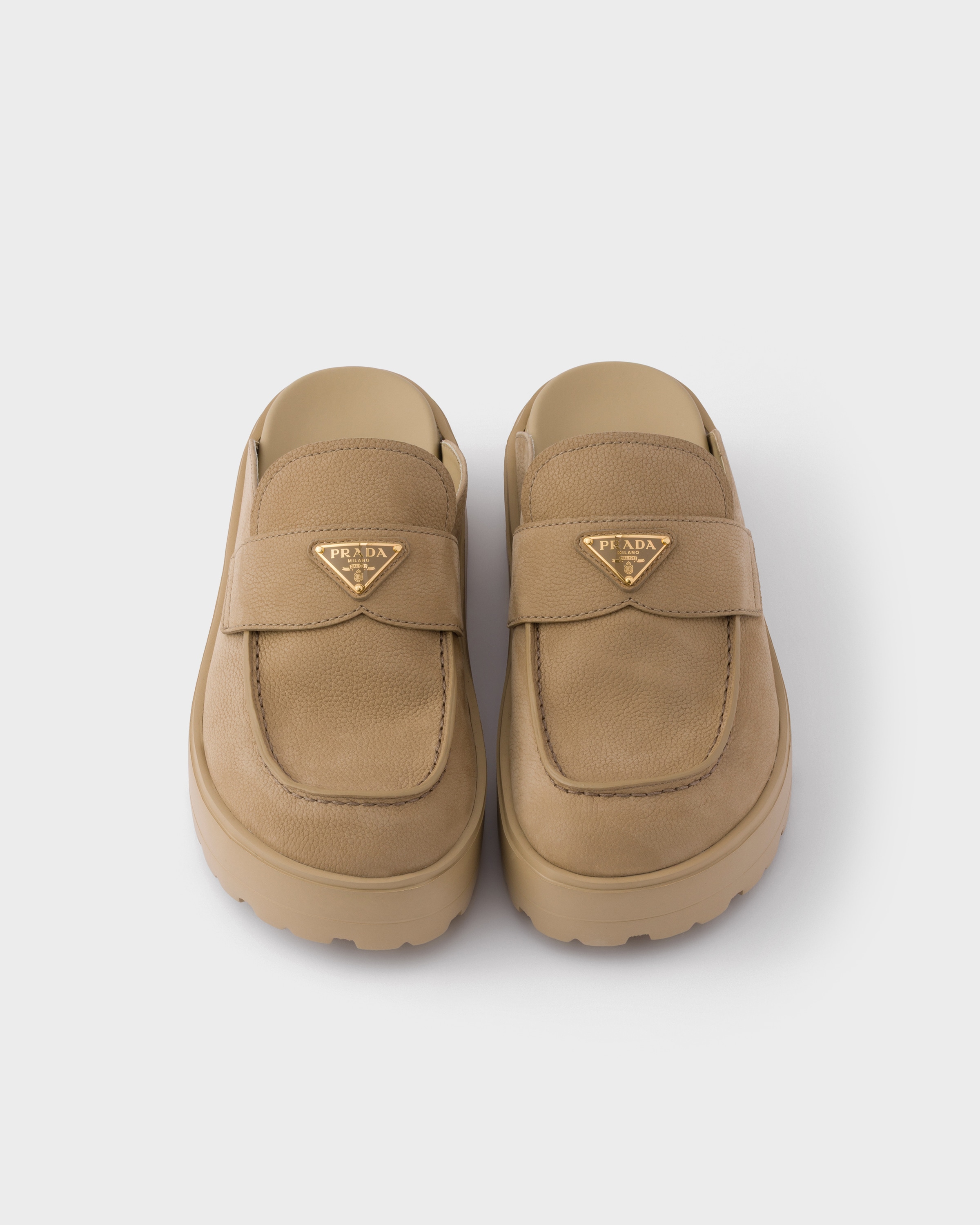 デザートベージュ ヌバック フラットフォーム ミュール | PRADA - 日本