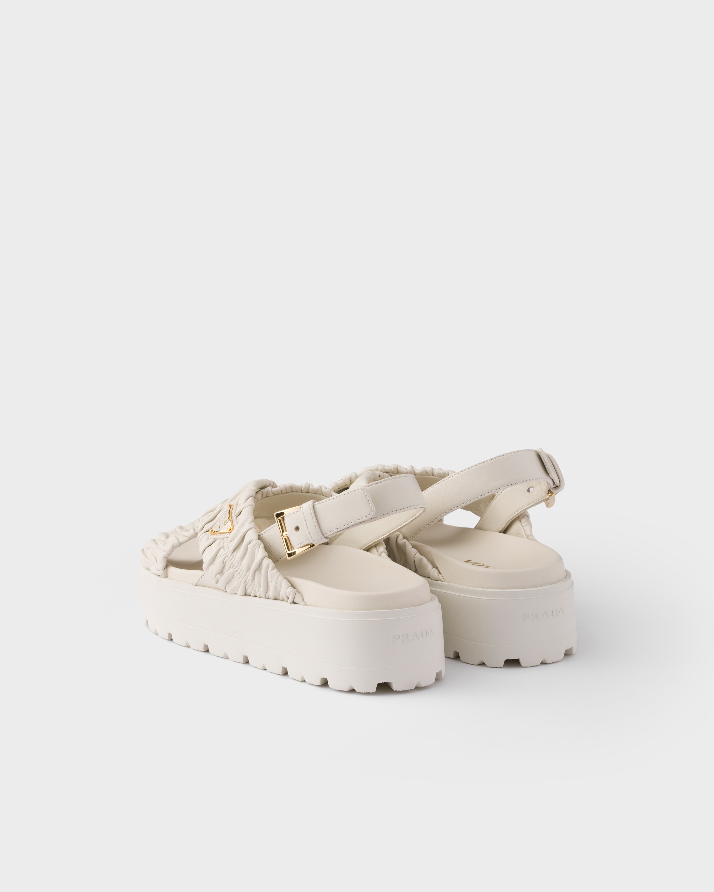 ホワイト マテラッセレザー フラットフォームサンダル | PRADA - 日本