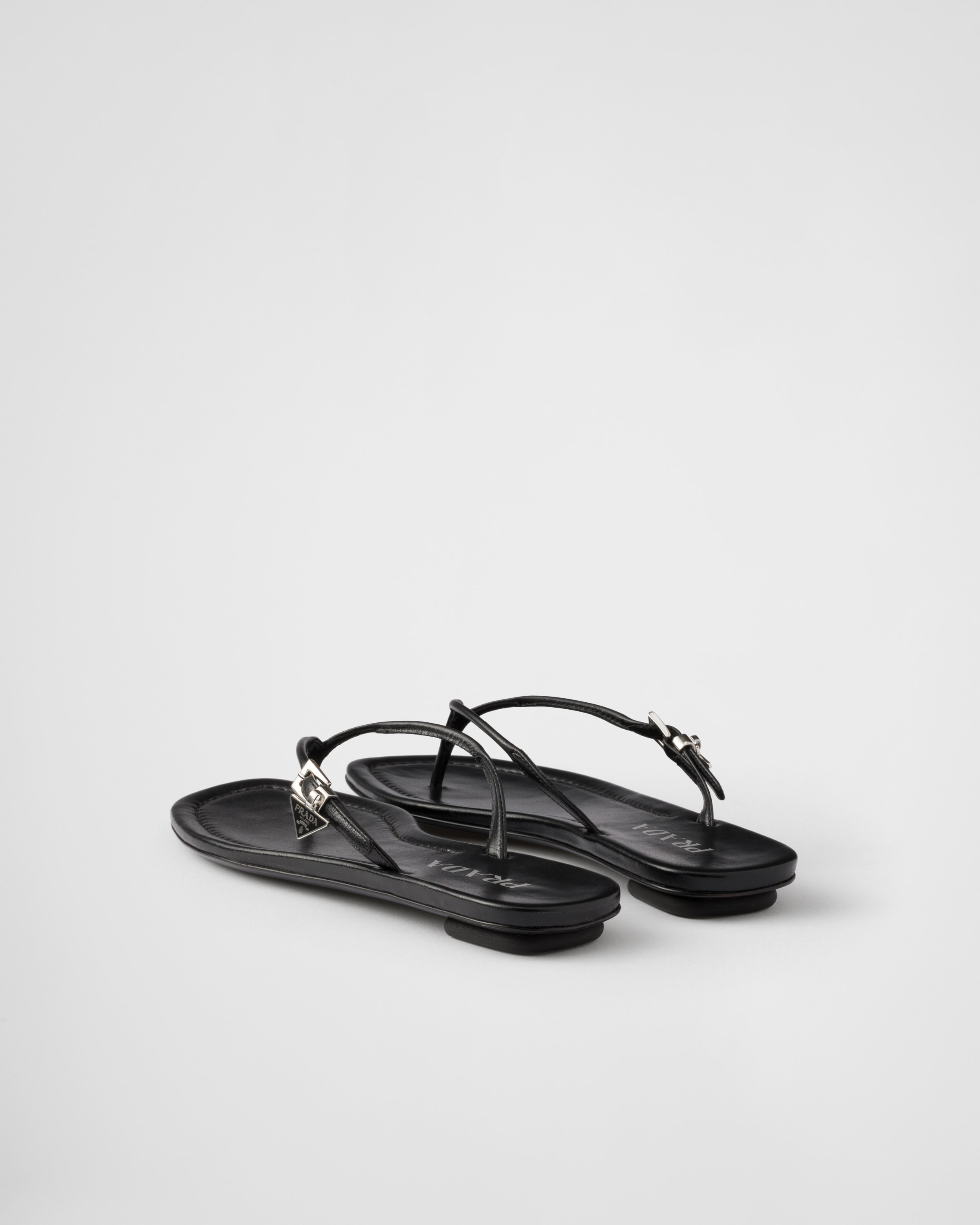 【関税&送料込】Prada Black Leather Shuffle Thong Slippers 1Y503N_011_F0002_F_005_SLQ.jpg