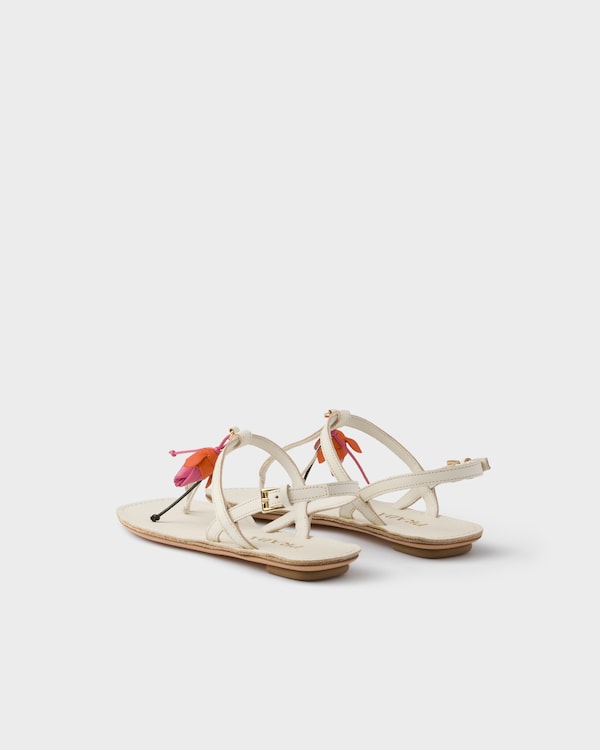 Sandalias de piel envejecida con adorno floral - Blanco Calizo Sandalias de piel envejecida con adorno floral - Blanco Calizo