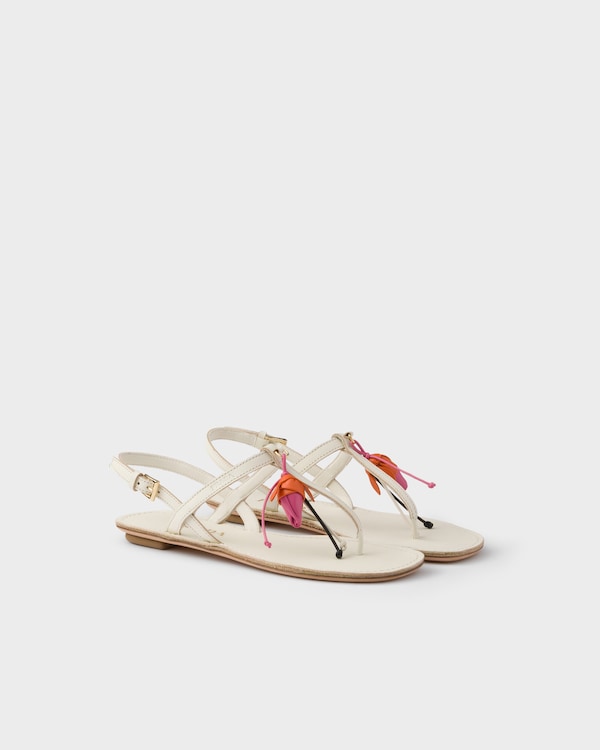 Sandalias de piel envejecida con adorno floral - Blanco Calizo Sandalias de piel envejecida con adorno floral - Blanco Calizo