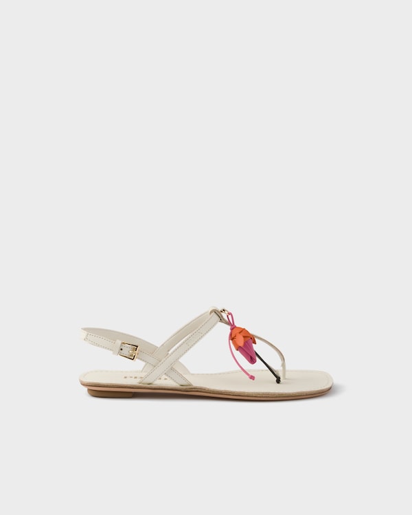 Sandalias de piel envejecida con adorno floral - Blanco Calizo Sandalias de piel envejecida con adorno floral - Blanco Calizo