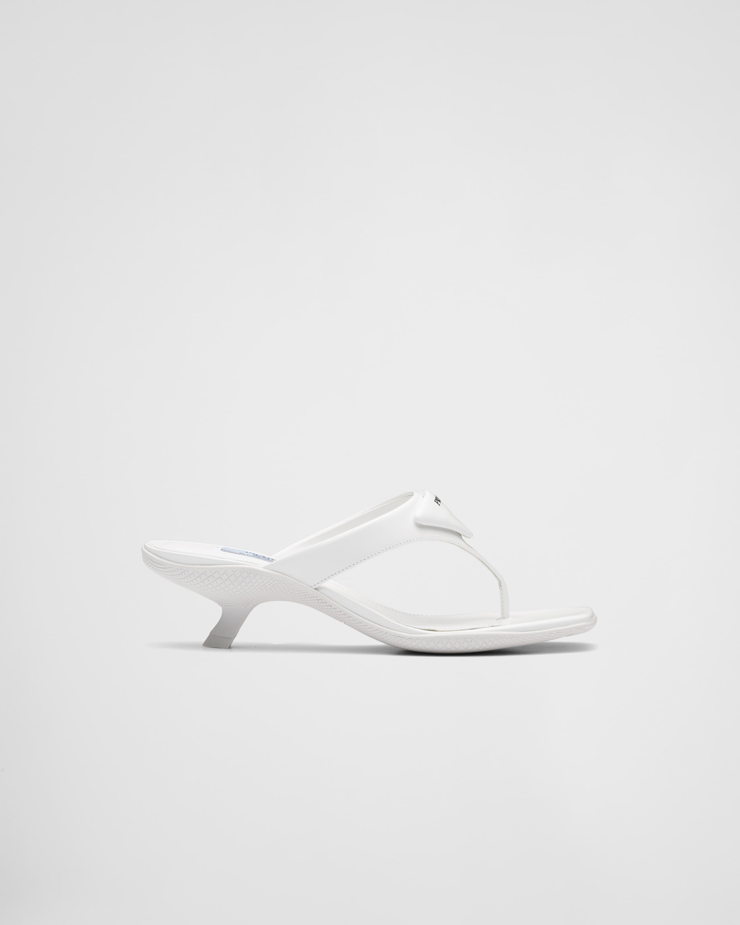 Sandali Infradito Con Tacco In Pelle Spazzolata Bianco Prada sandali-infradito-con-tacco-in-pelle-spazzolata-bianco-prada