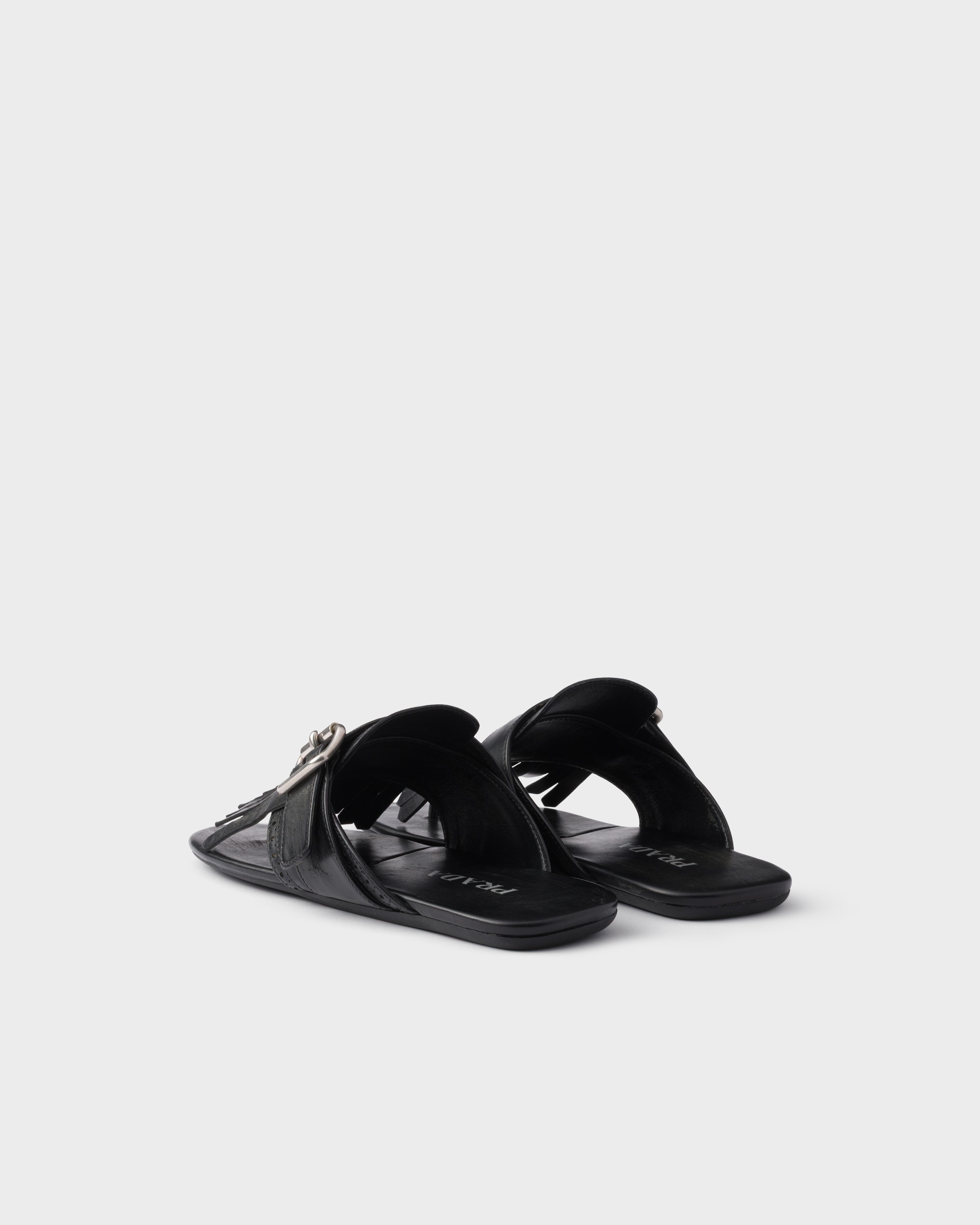 ブラック プラダ シャッフル レザー トングサンダル | PRADA