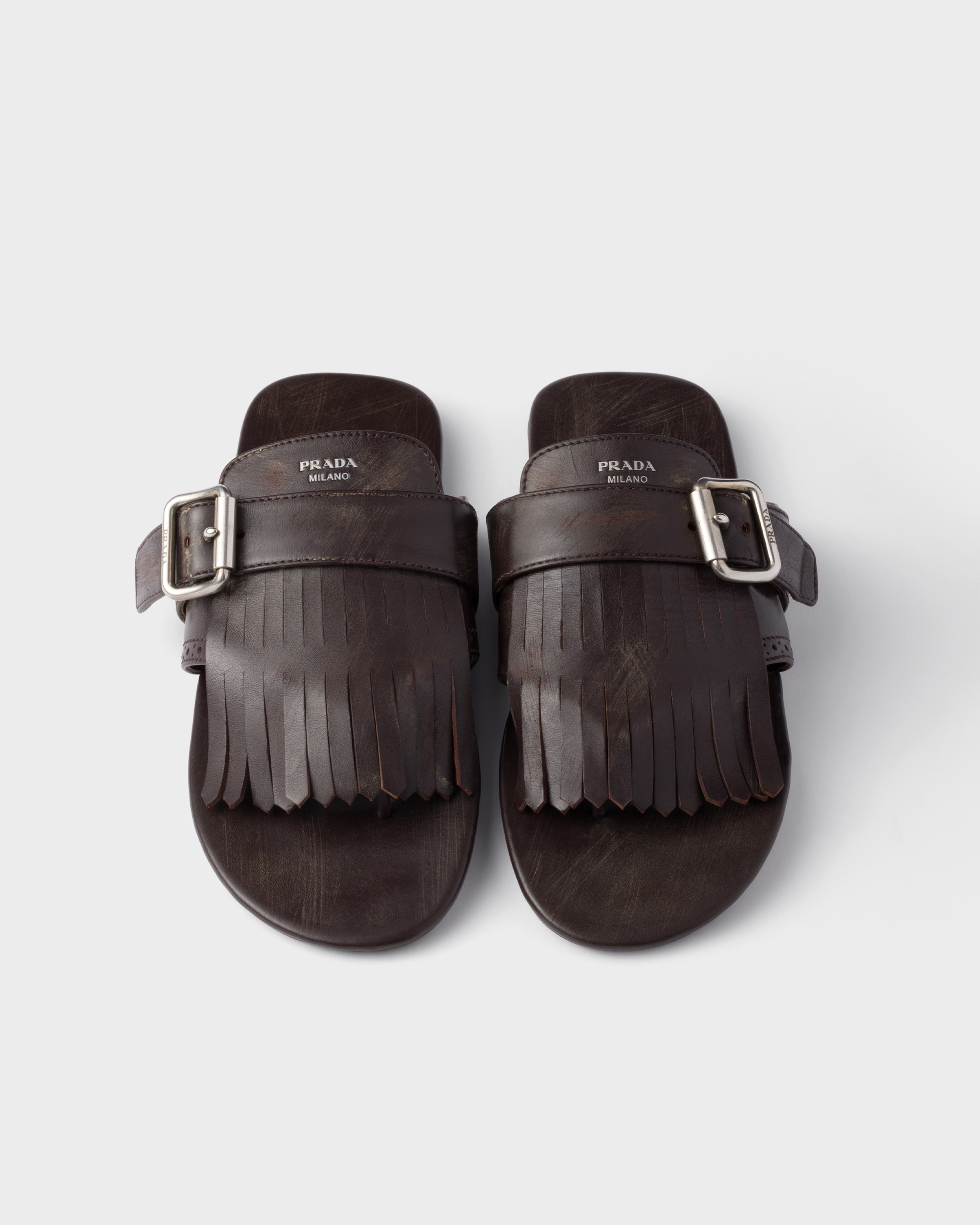 ダークブラウン プラダ シャッフル レザー トングサンダル | PRADA
