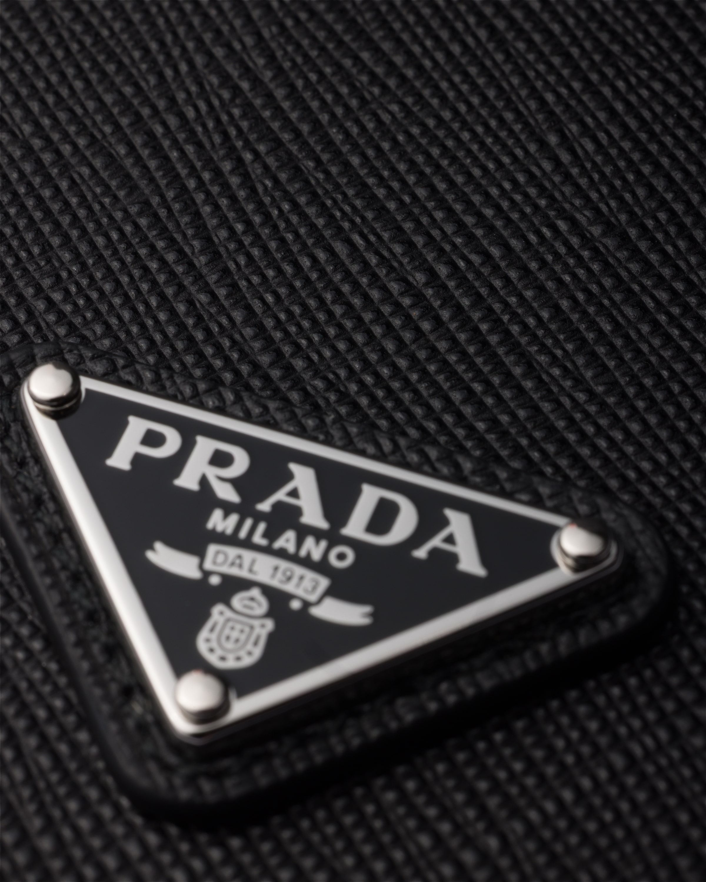 ブラック サフィアーノレザー iPhone 17 Pro用ケース | PRADA - 日本