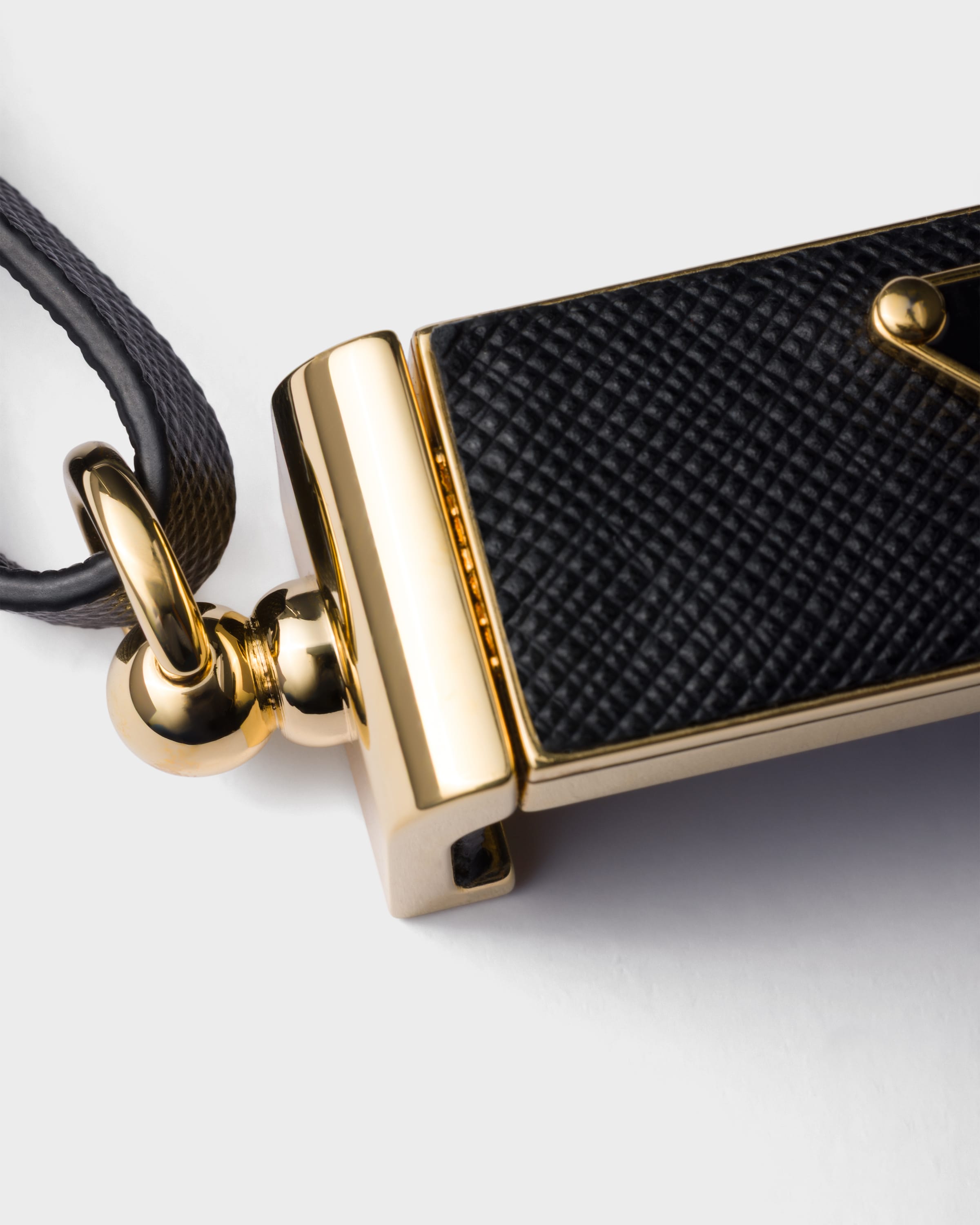 極美✨プラダ ケース 金ロゴ ファスナー サフィアーノレザー ブラック 楽天市場】プラダ カードケース 名刺入れ メタルロゴ