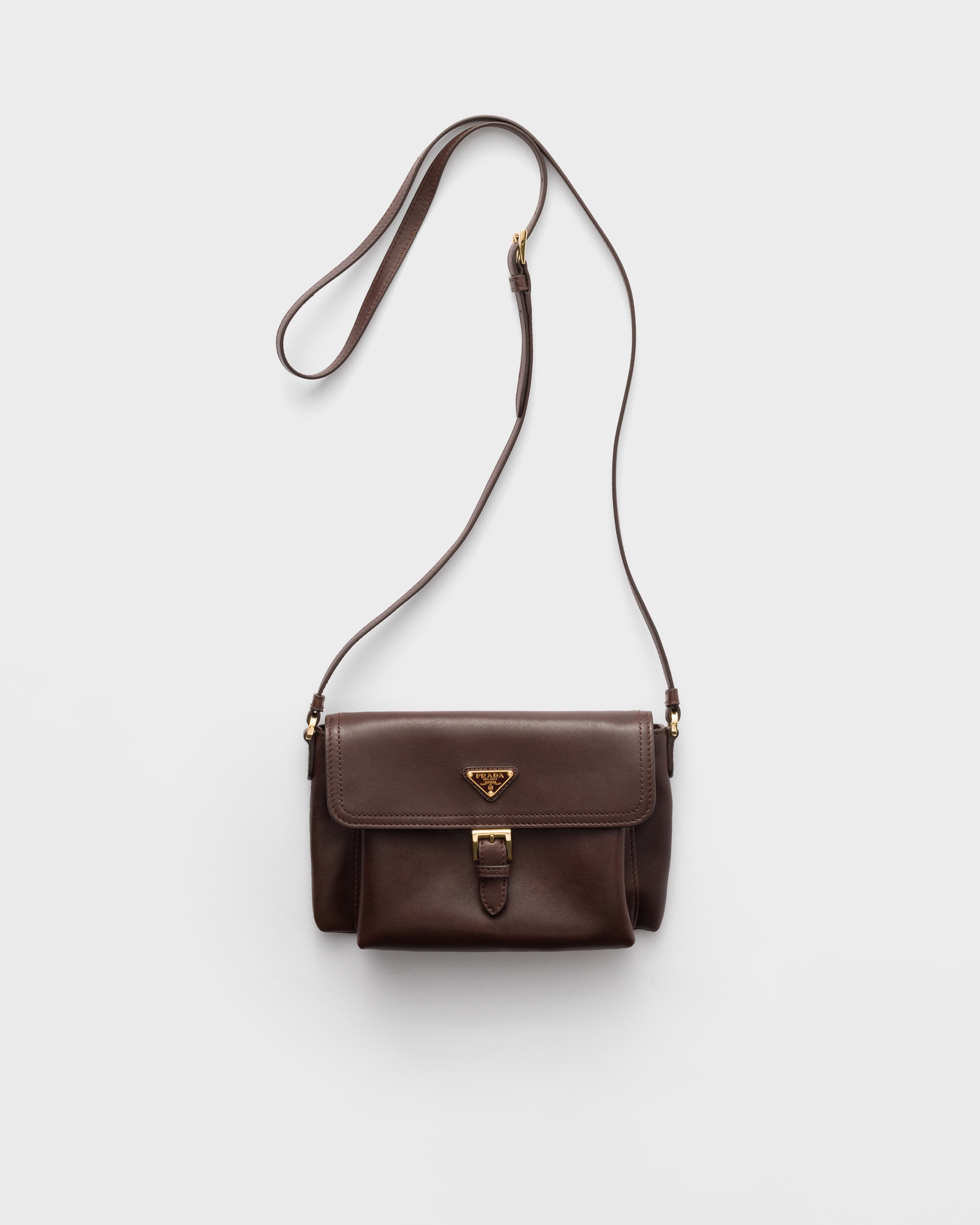 シエナブラウン ナッパレザー スマートフォンホルダー | PRADA - 日本
