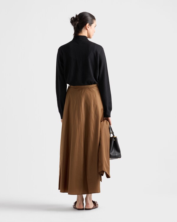 تنورة بكسرات من قماش رينايلون الخفيف - تبغي تنورة بكسرات من قماش رينايلون الخفيف - تبغي