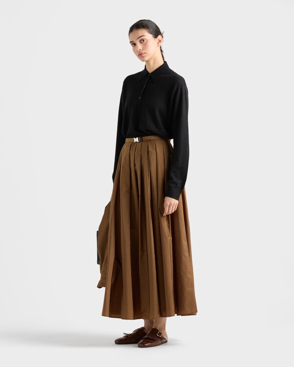 تنورة بكسرات من قماش رينايلون الخفيف - تبغي تنورة بكسرات من قماش رينايلون الخفيف - تبغي