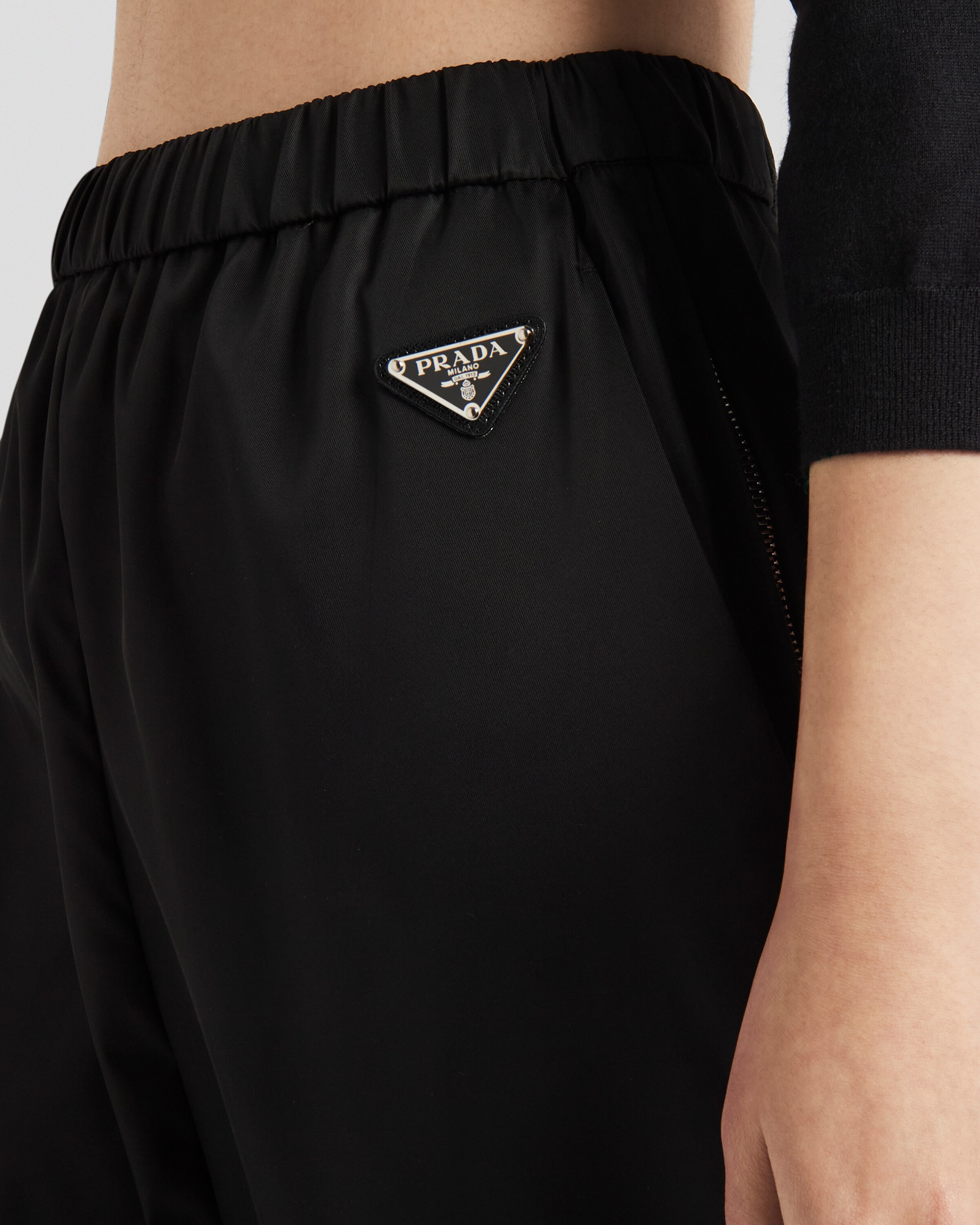 Prada بنطال رياضي بساق واسعة من نايلون معاد تدويره 4