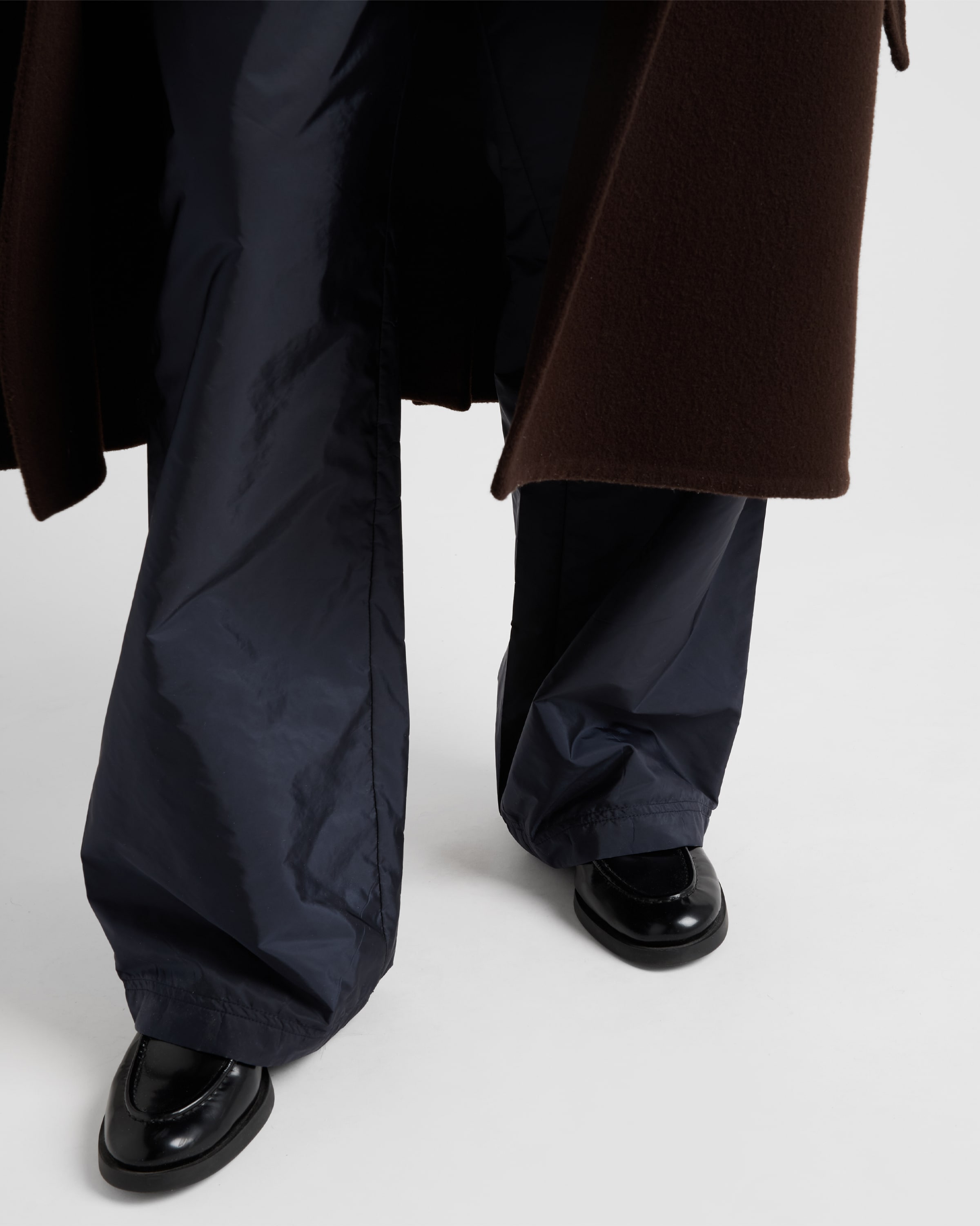 Shop Prada Hose Aus Leichtem Re-nylon In Navy