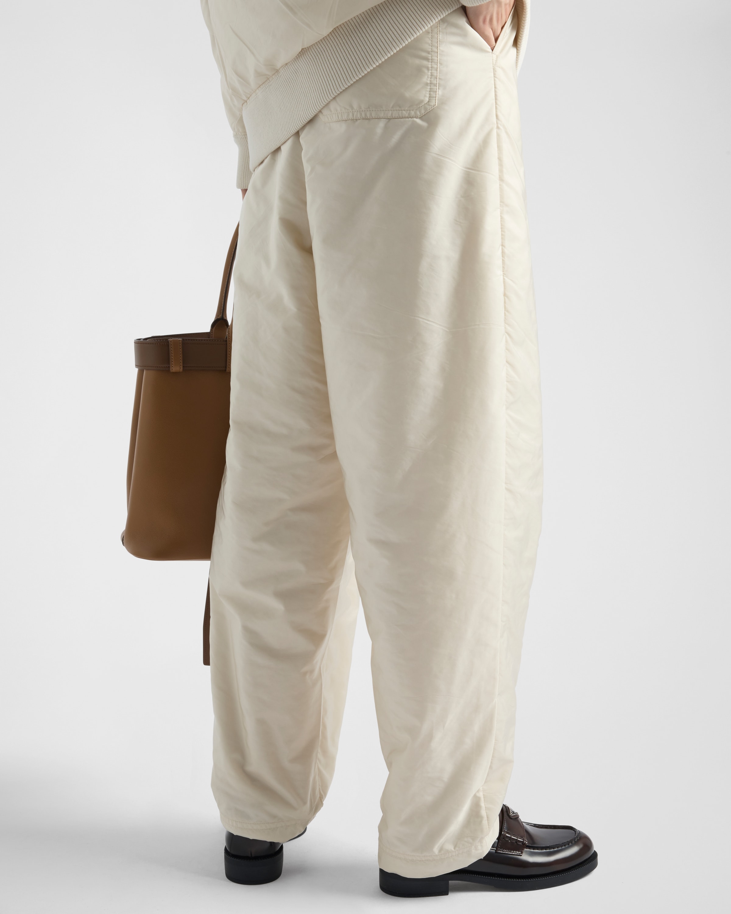 PRADA 素敵 お洒落 ライトウェイト Re-Nylon パンツ Cream Lightweight Re-nylon Pants | PRADA