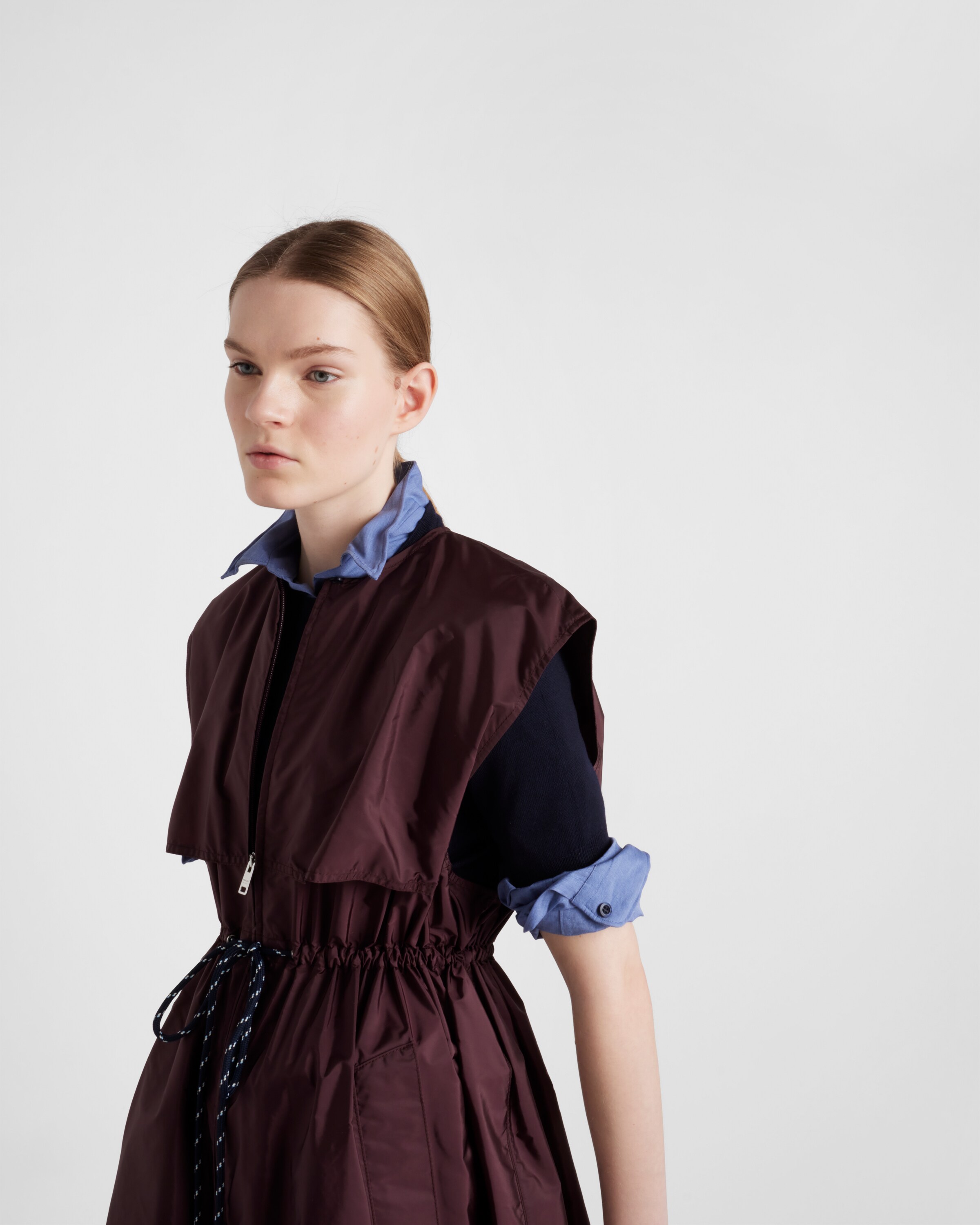 Prada Minikleid Aus Re-nylon In Granat