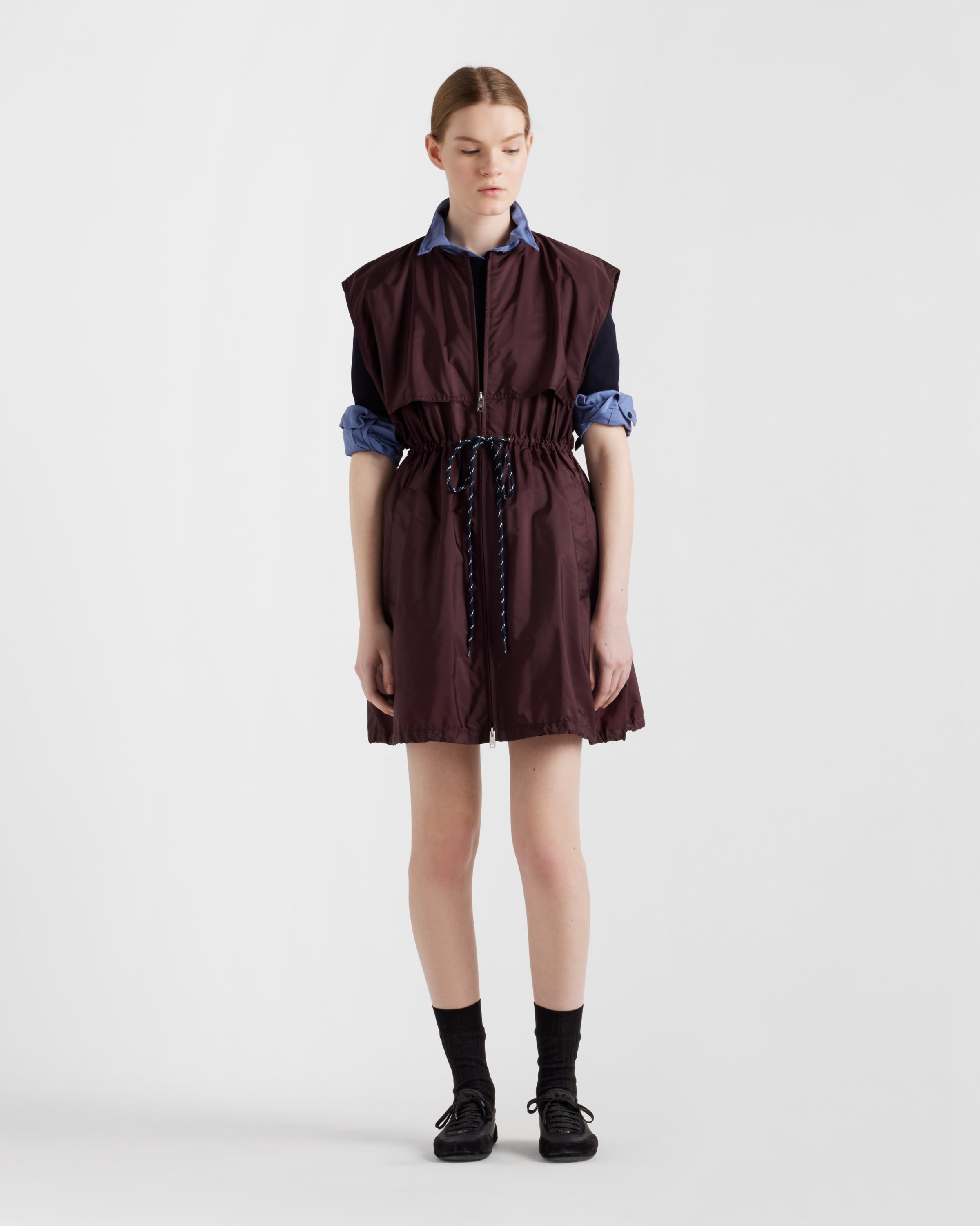 Prada Minikleid Aus Re-nylon In Granat