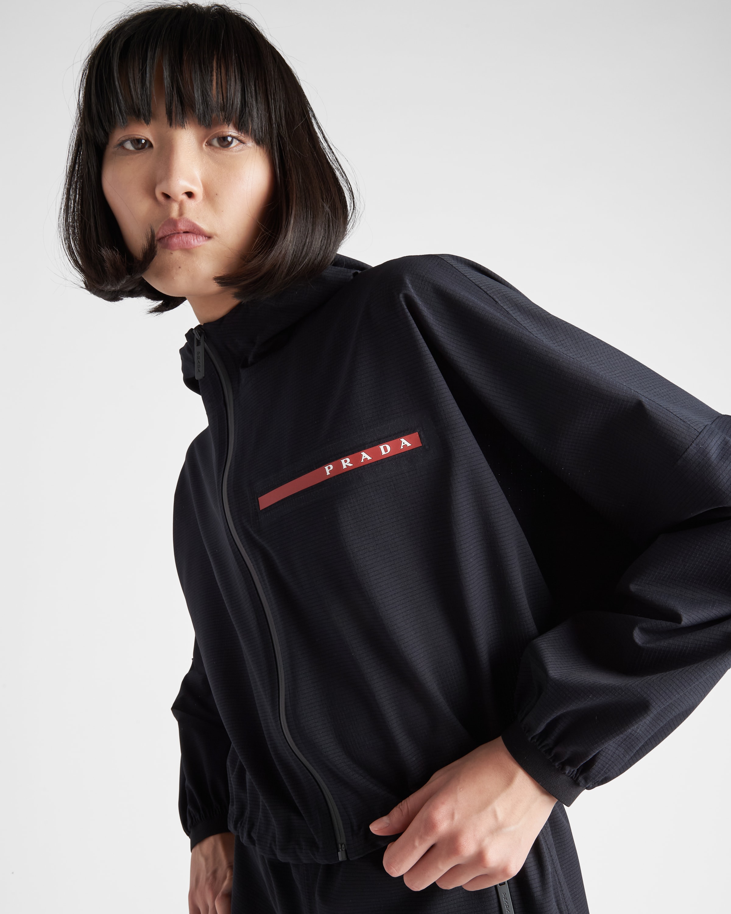 【22SS】新作フード付ライトバイストレッチジャケット◆プラダ◆ ブラック フード付 ライトバイストレッチ ジャケット | PRADA