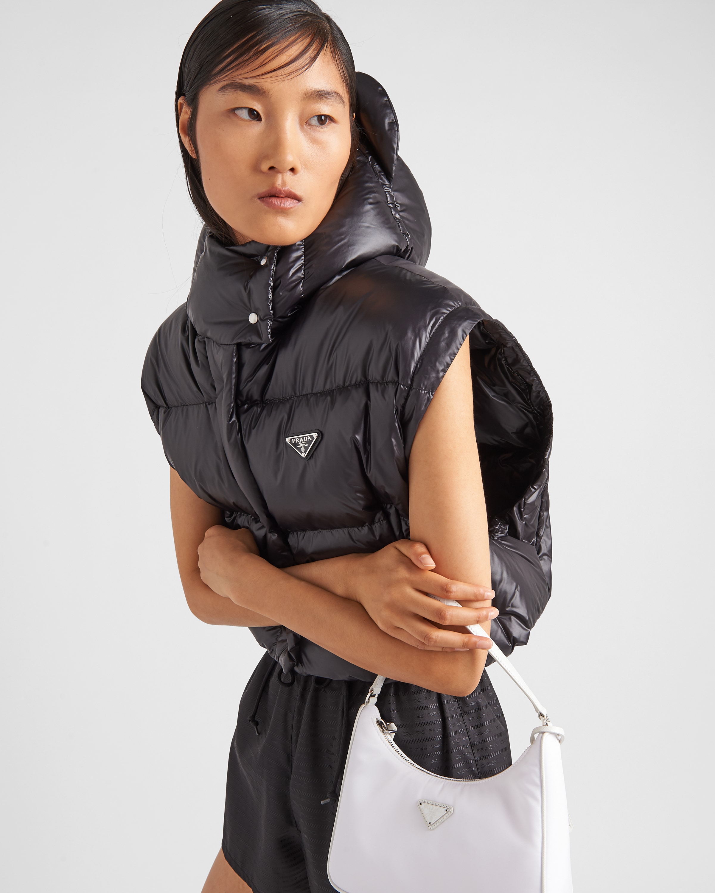 ブラック Re-nylon コンバーチブル クロップド ダウンジャケット