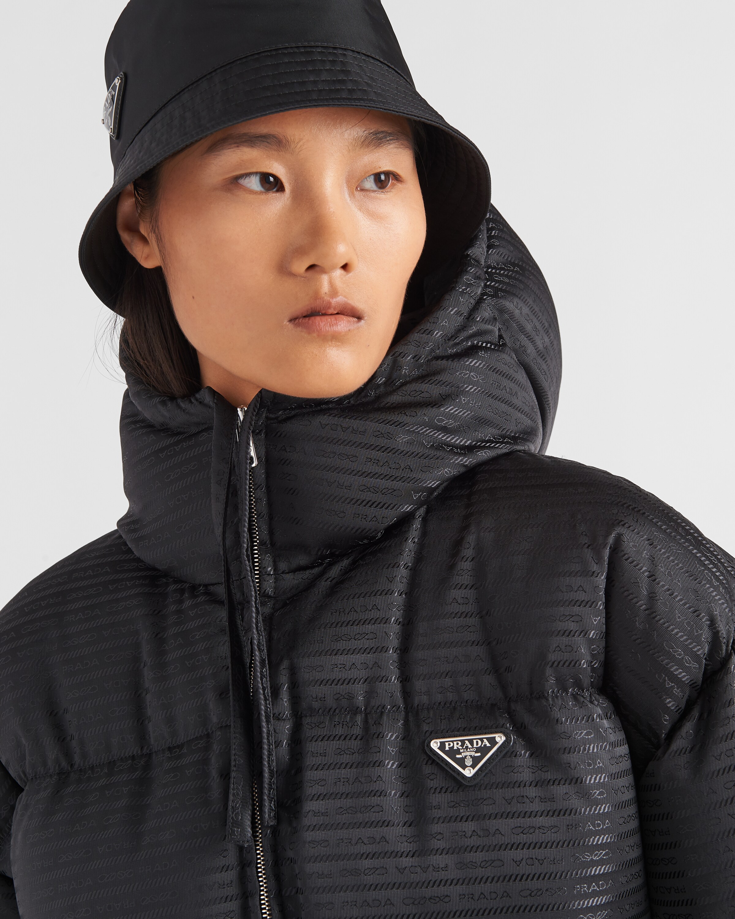 Re Nylon hooded down jacket