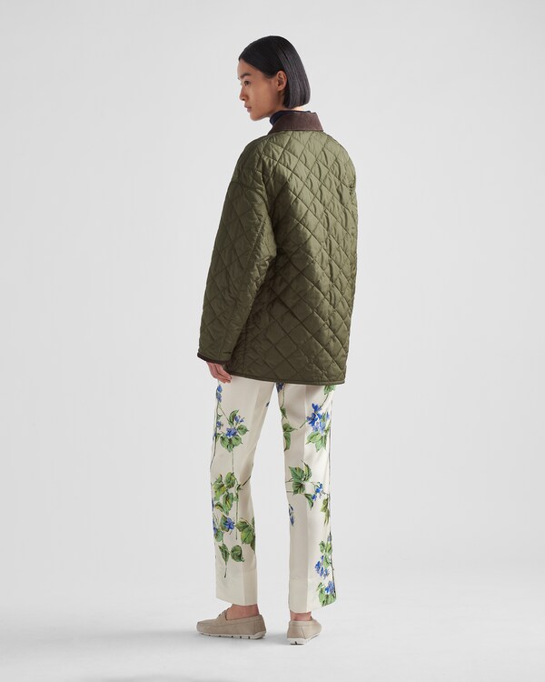 轻盈Re-Nylon夹克 - 军绿色 轻盈Re-Nylon夹克 - 军绿色