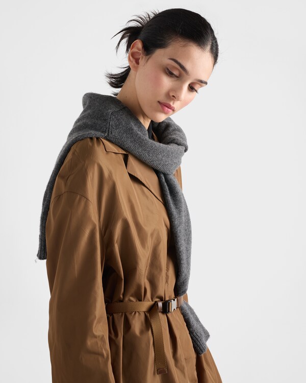 معطف واقٍ من المطر خفيف الوزن من قماش الرينايلون - تبغي معطف واقٍ من المطر خفيف الوزن من قماش الرينايلون - تبغي