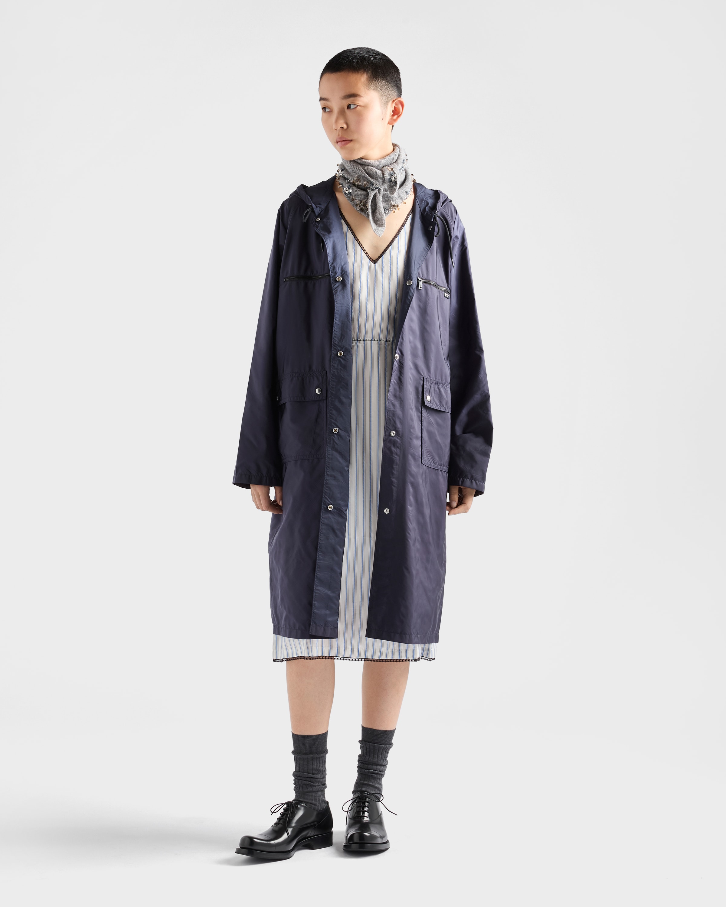 ブルー ライトウェイト Re-nylon レインコート | PRADA - 日本