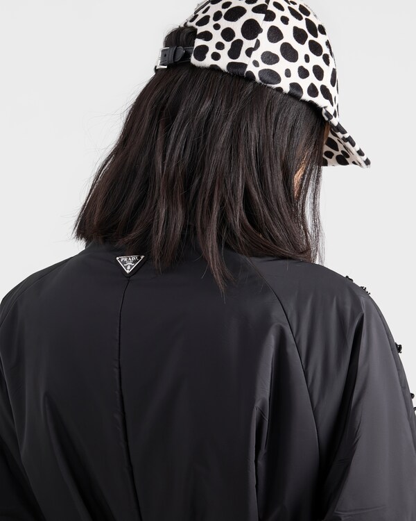 Embroidered light Re-Nylon raincoat - Negro Embroidered light Re-Nylon raincoat - Negro