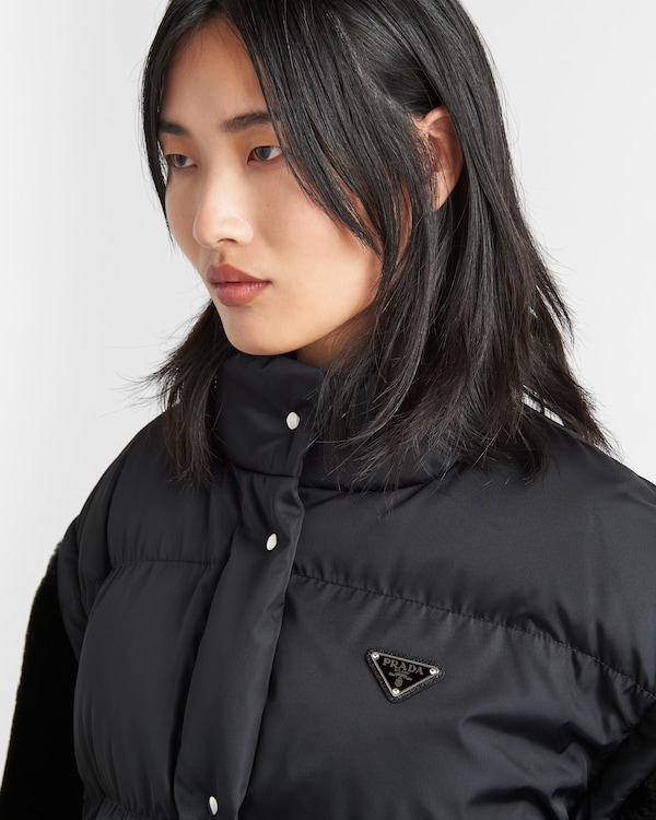 جاكيت مبطن من قماش نايلون معاد تدويره جاكيت مبطن من قماش نايلون معاد تدويره