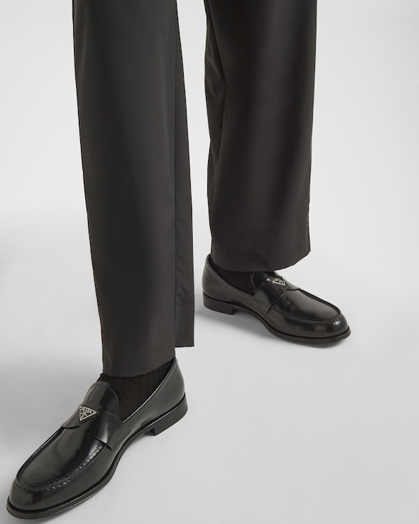 أحذية لوفر من الجلد المصقول أحذية لوفر من الجلد المصقول