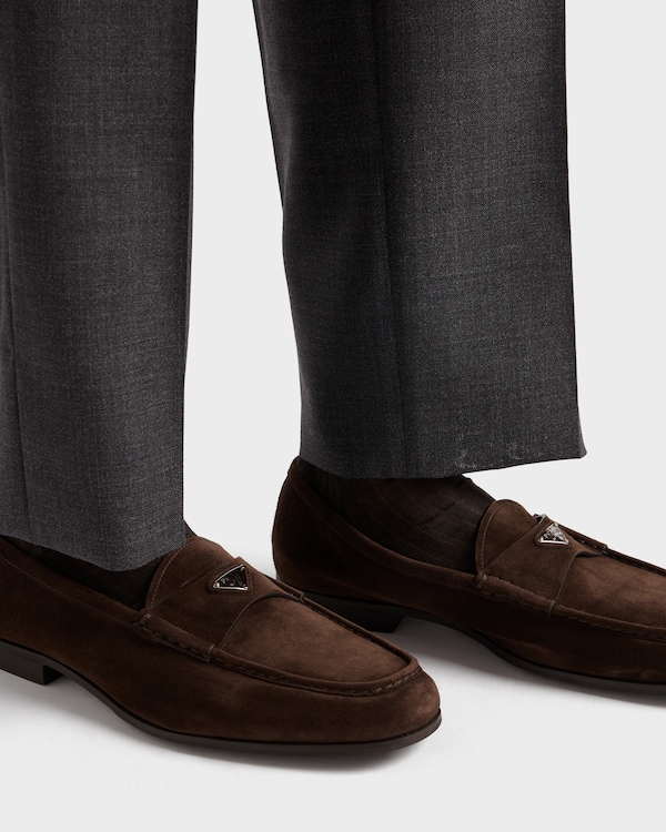 حذاء لوفر من جلد سويدي - بني داكن حذاء لوفر من جلد سويدي - بني داكن