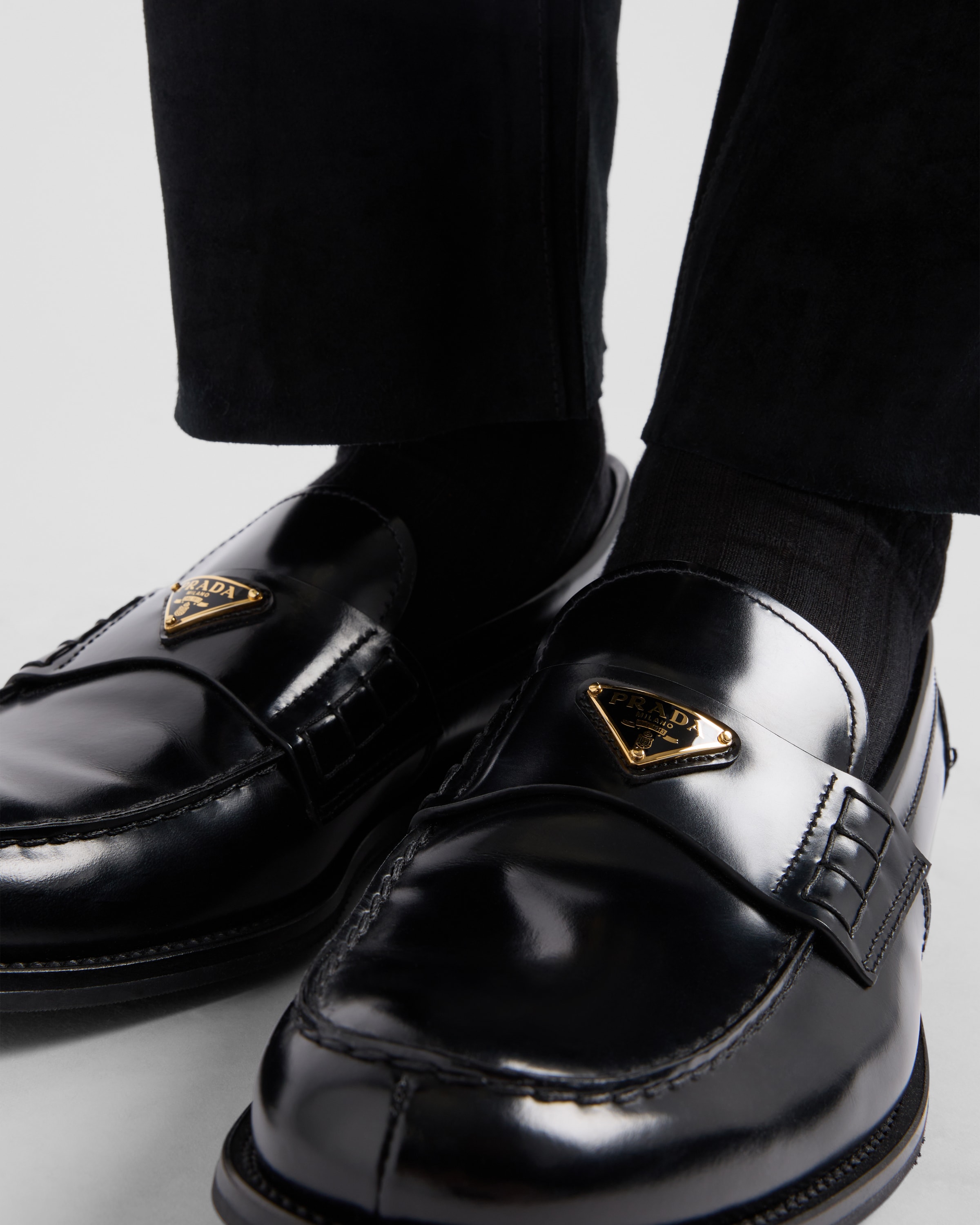 ブラック ブラッシュドレザー ローファー | PRADA