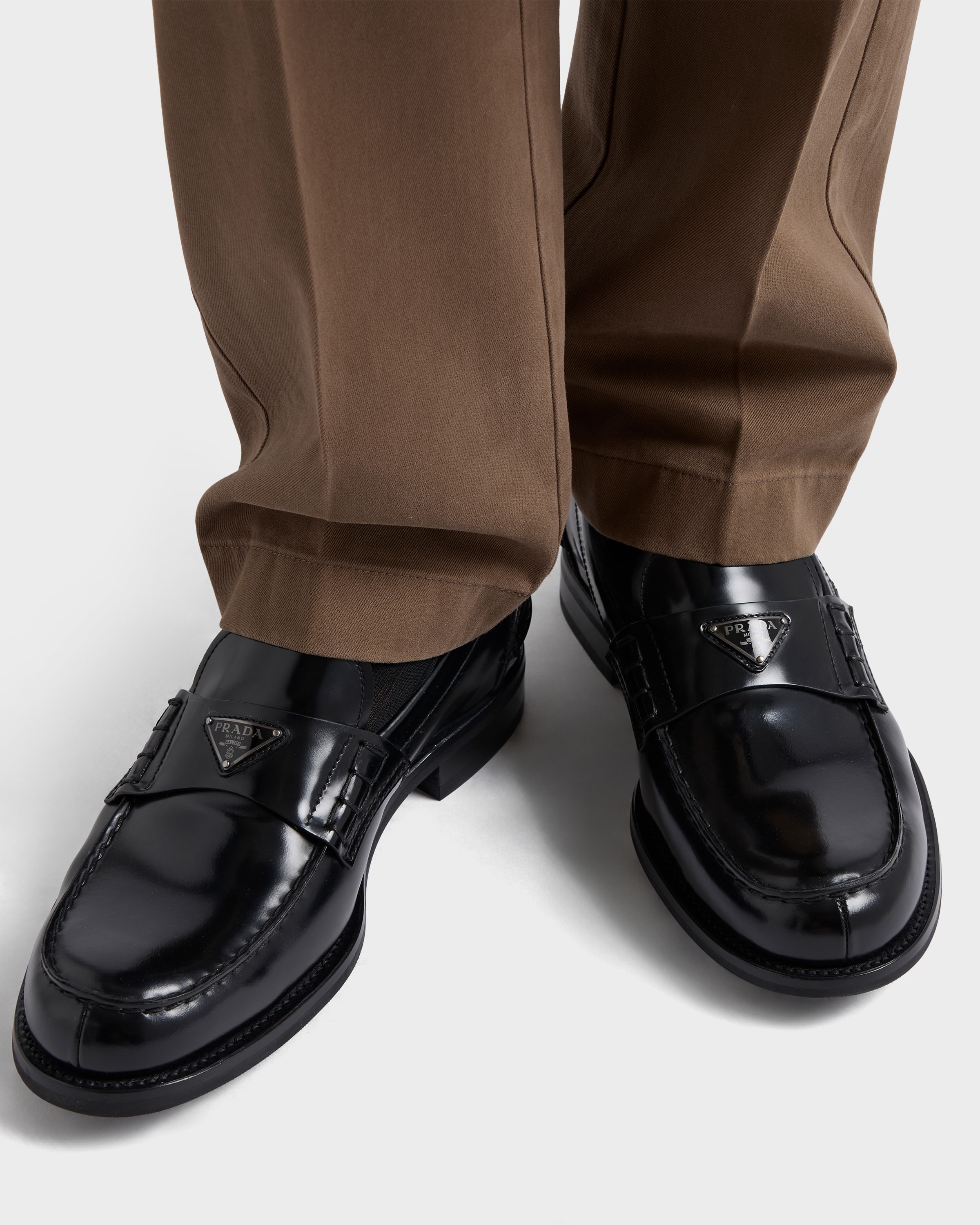 ブラック ブラッシュドレザー ローファー | PRADA - 日本