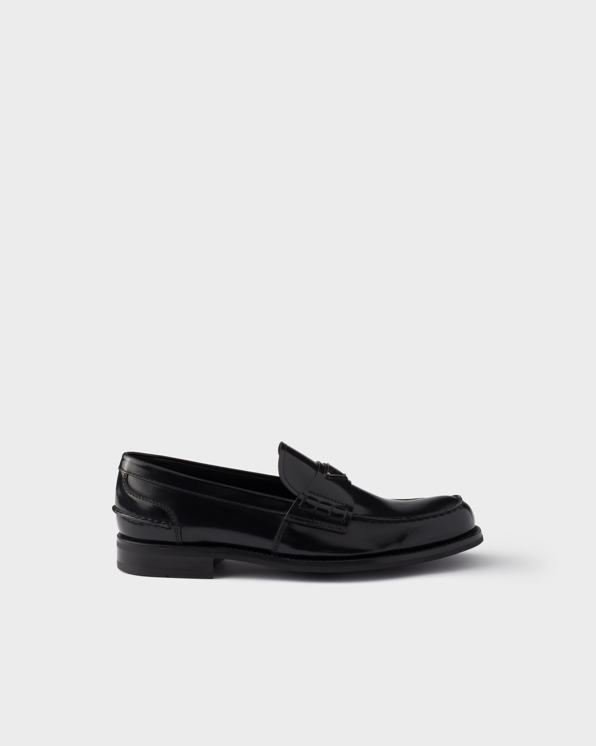 ブラック ブラッシュドレザー ローファー | PRADA - 日本