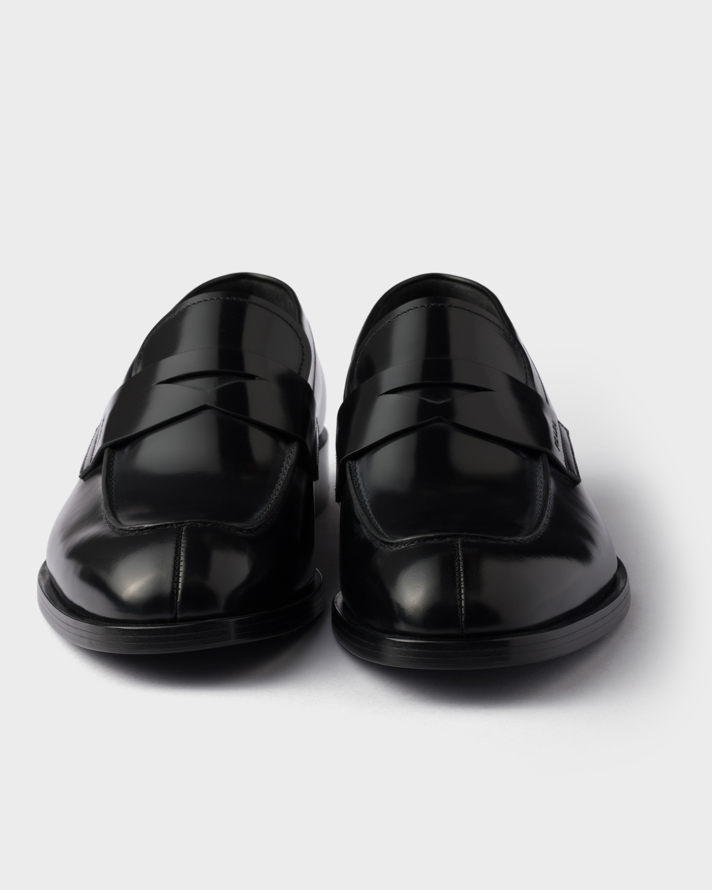 ブラック ブラッシュドレザー ローファー | PRADA - 日本