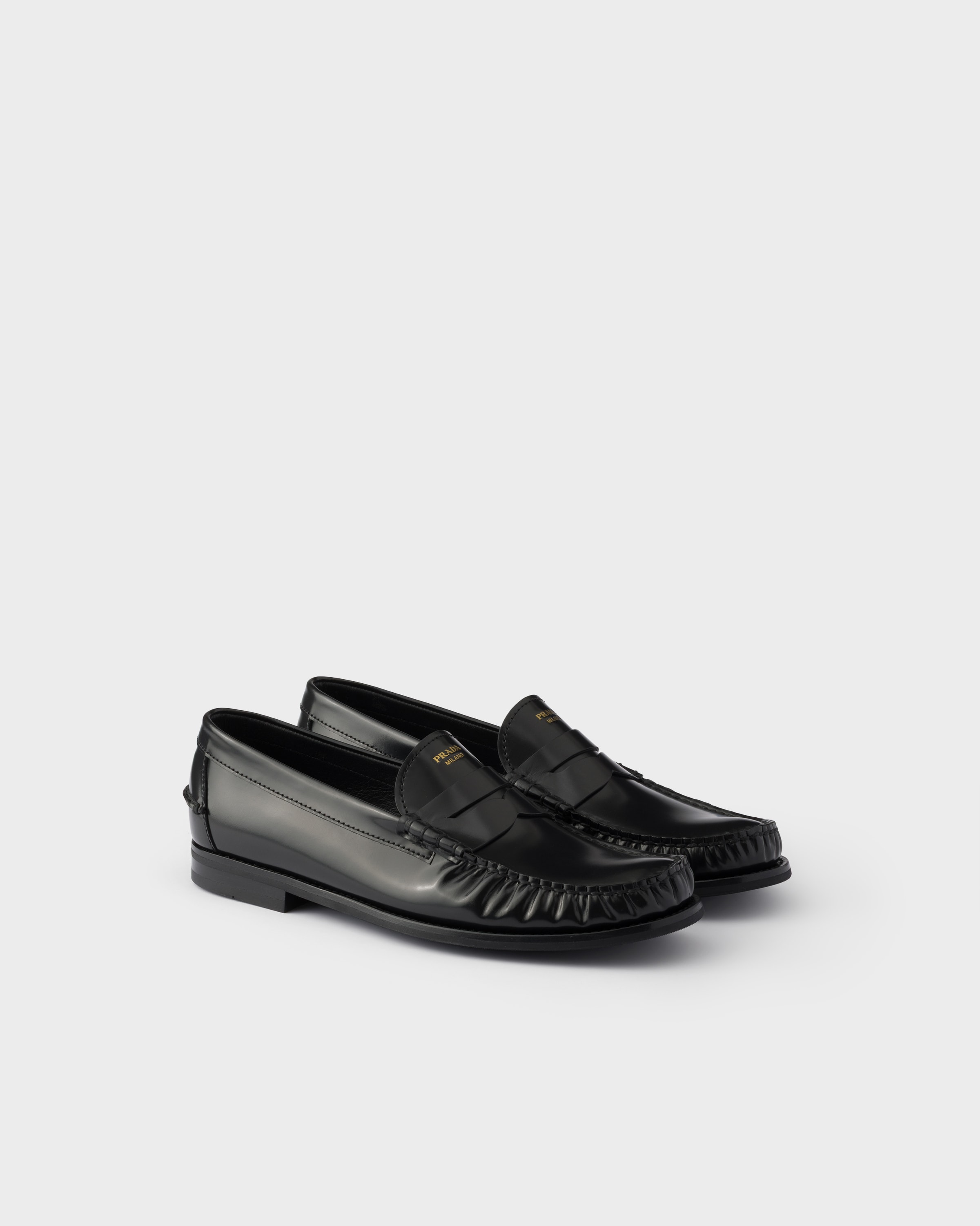 ブラック ブラッシュドレザー ローファー | PRADA - 日本