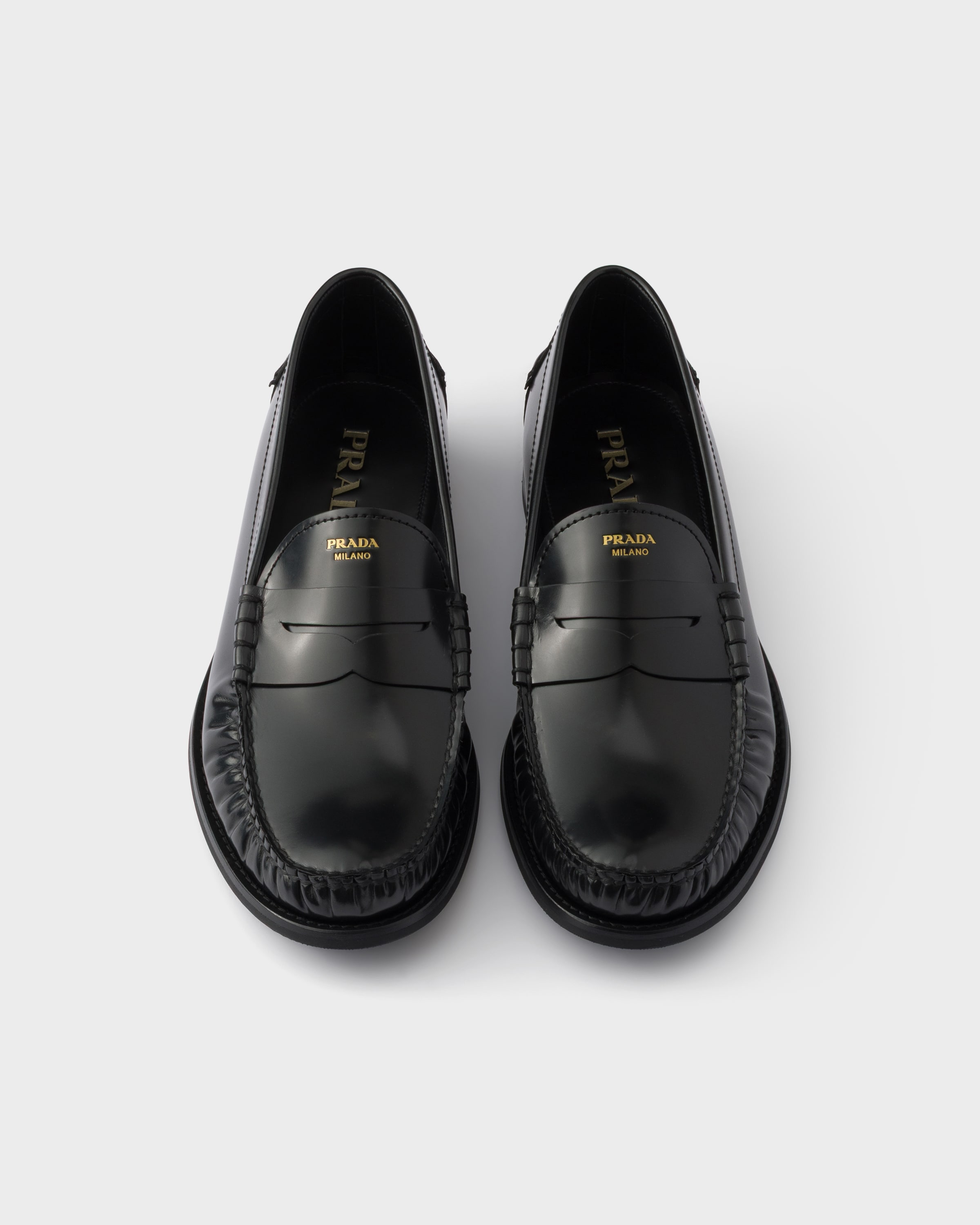 ブラック ブラッシュドレザー ローファー | PRADA - 日本