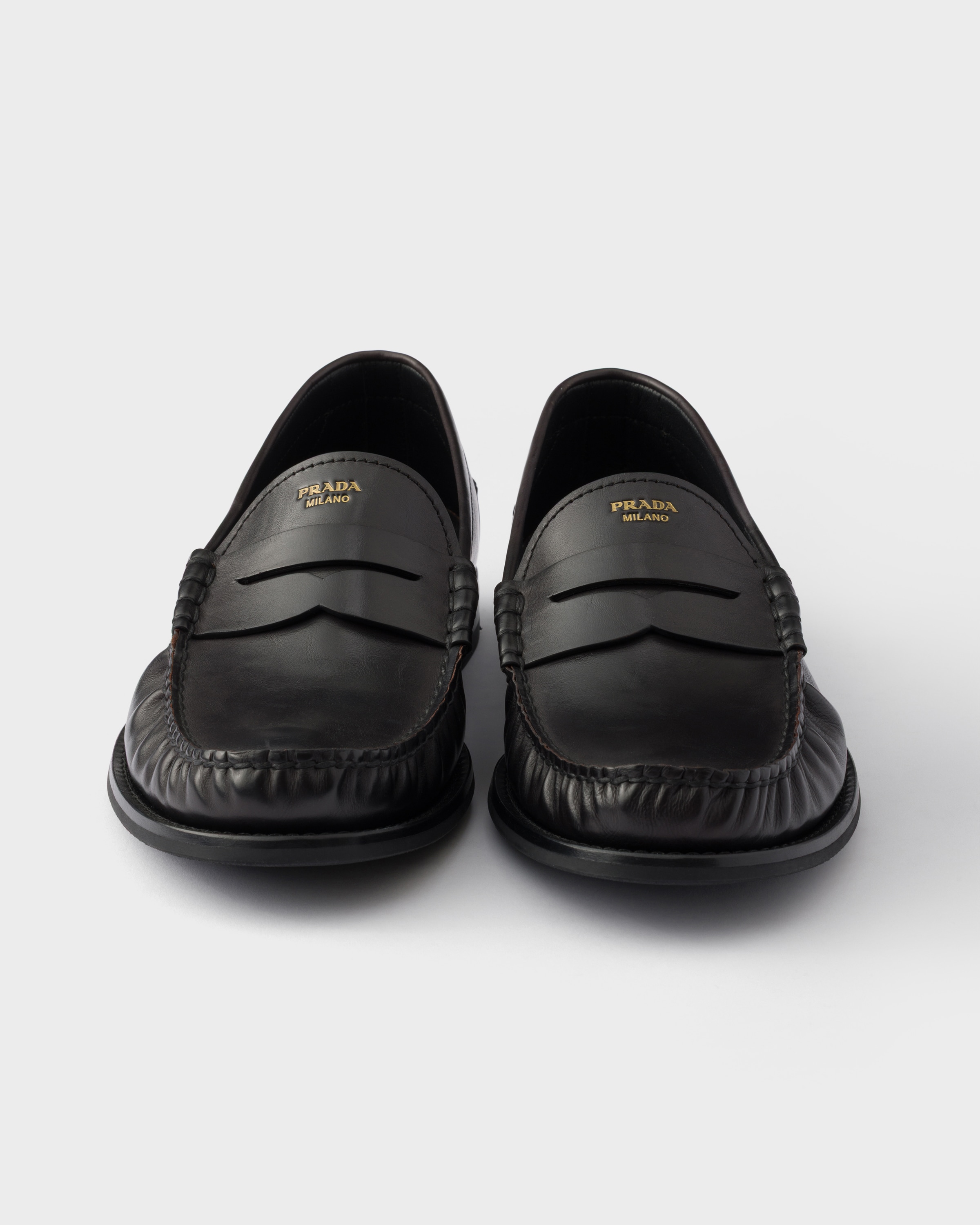 ブラック/タン アンティーク加工レザー ローファー | PRADA - 日本
