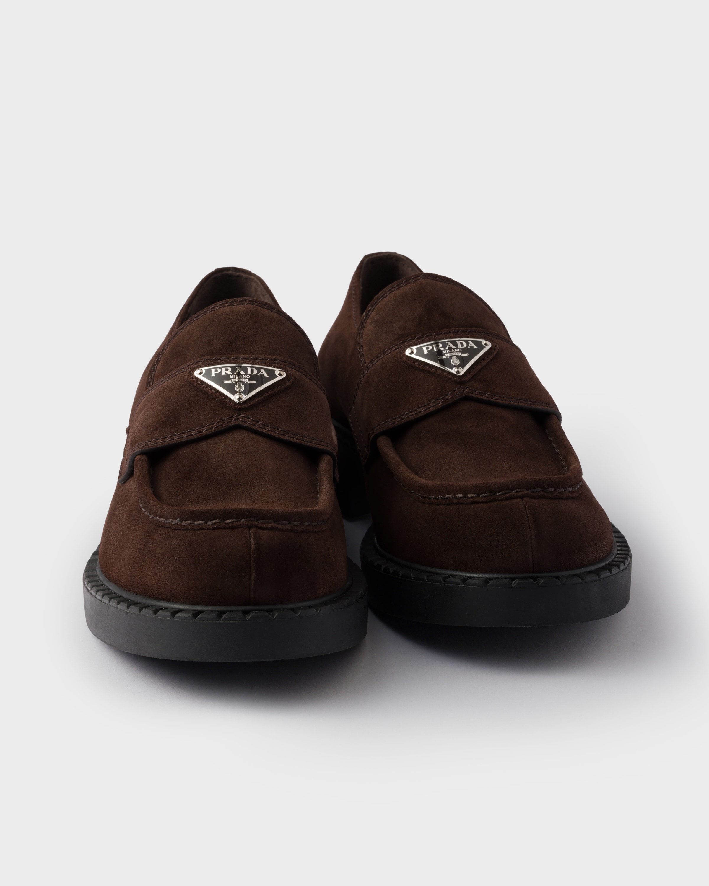 ダークブラウン チョコレート スエード ローファー | PRADA