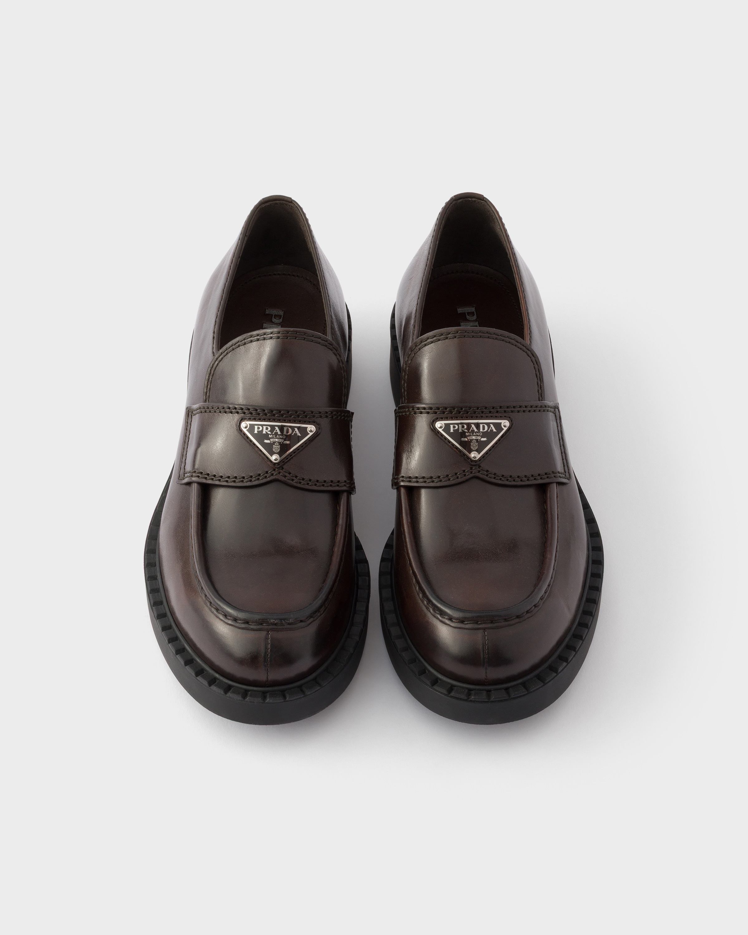 ブラウン プラダ チョコレートエイジドレザー ローファー | PRADA - 日本