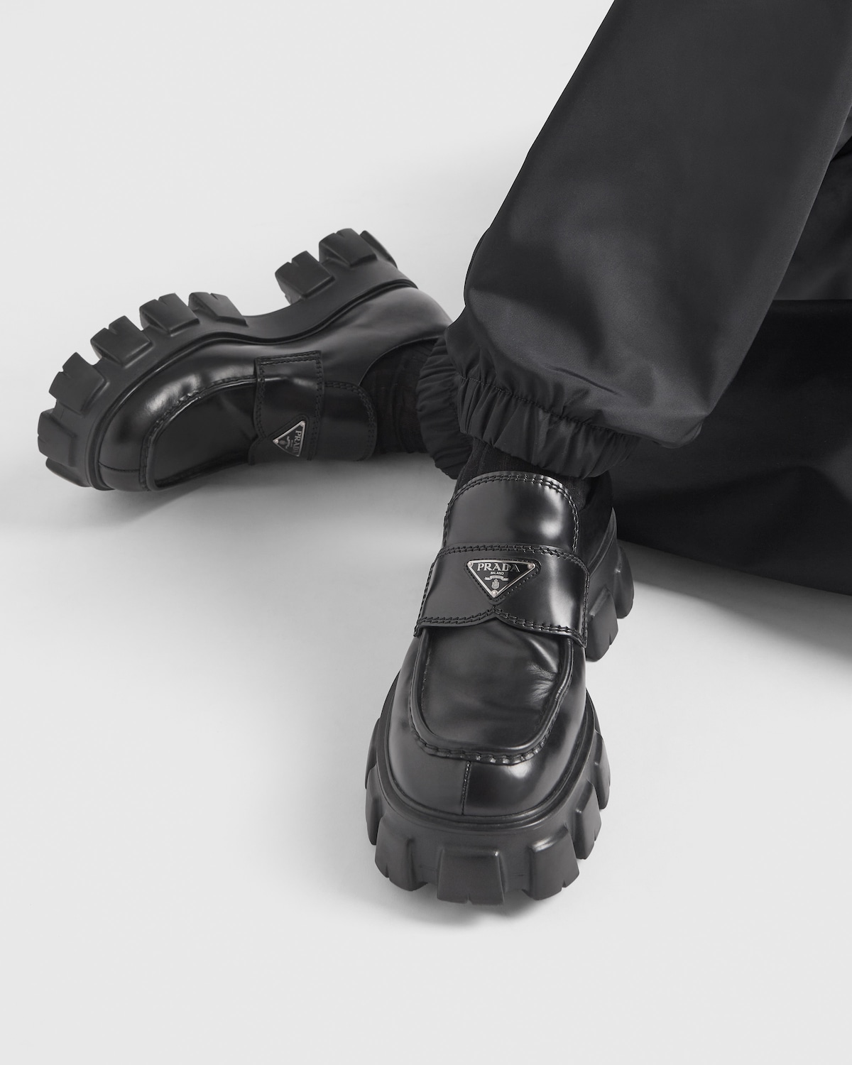 黑色 Monolith 亮面皮革乐福鞋 | PRADA - 中国