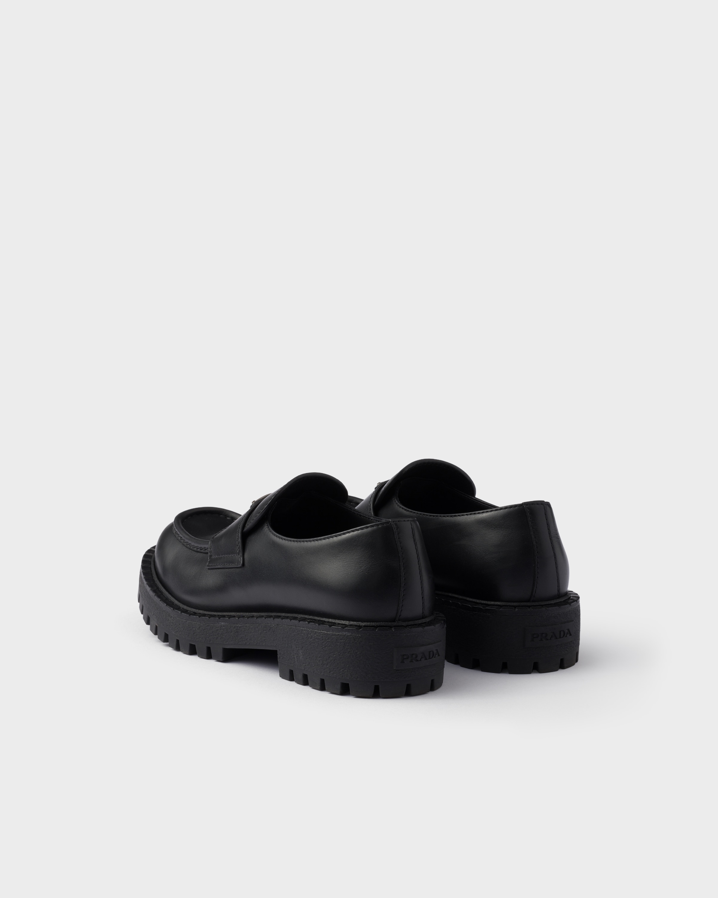 ブラック ブラッシュドレザー ローファー | PRADA